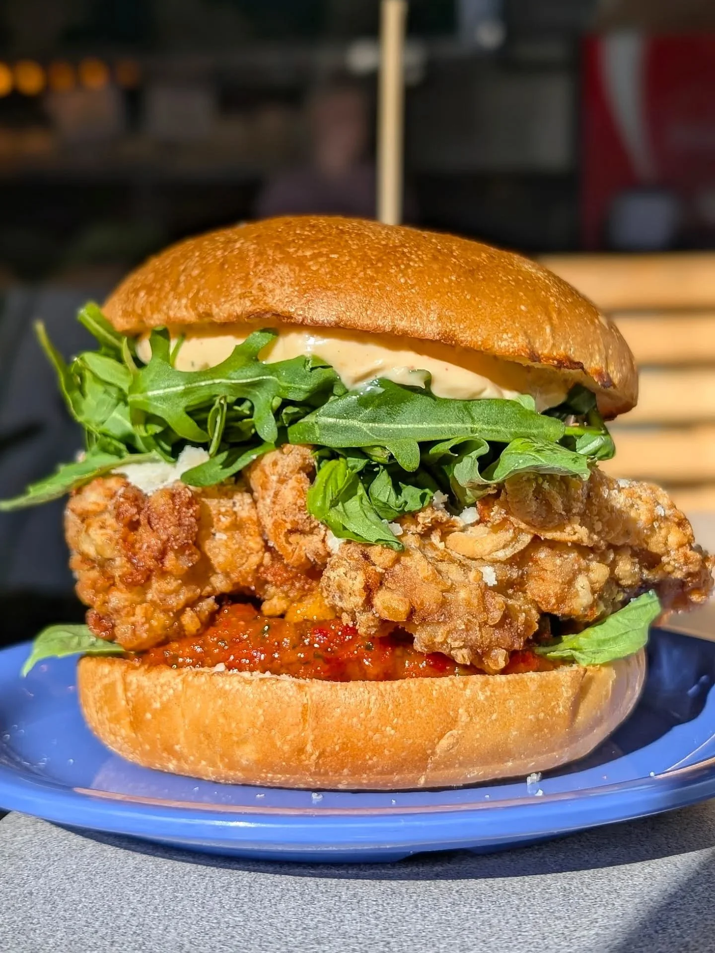 💍💕 MARRY ME CHKN 💕💍

🍗FRIED CHKN
🍎SUN-DRIED TOMATO PESTO
🧀PARM
🥬ARUGULA
🌱FRESH BASIL
🧄GARLIC-CHILI-THYME MAYO