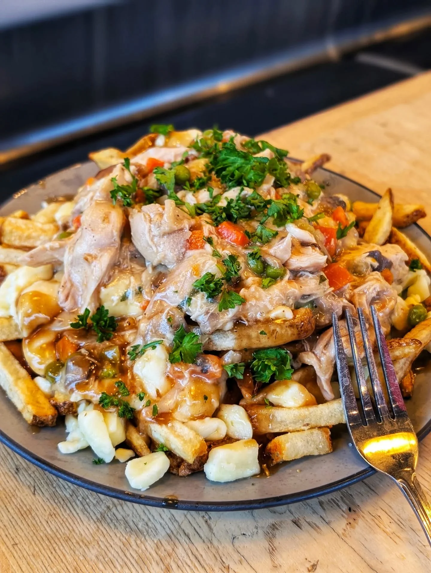 CHKN POT PIE POUTINE

CHKN 🐔 
FRIES 🍟 
GRAVY, CHZ CURDS 🧀
TOPPED WITH POT PIE FILLING. 🥧