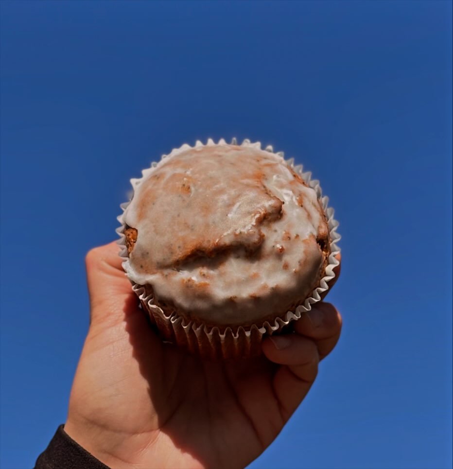 Blue skies call for Lemon Poppy Seed Muffins!! They are back on the menu for the Summer season.🌞

#bake #bakery #baked #bakeries #bakedgoods #goodies #muffin #muffins #bluesky #summer #season #cafe #coffeeshop #lemonpoppyseed #hoodriver #hoodriveror