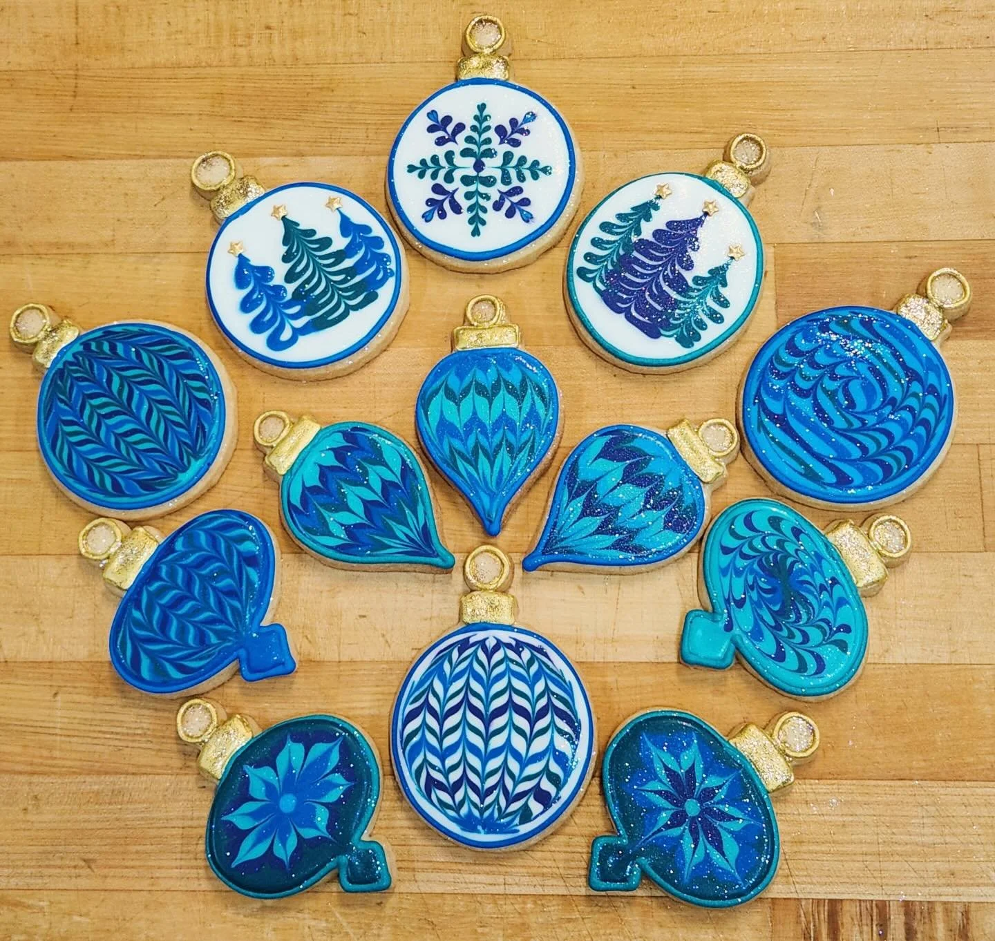 We have a beautiful variety of hand decorated cookies that were made by our talented pastry chef, Cadia. Stop by and check them out. Reminder, we close at noon tomorrow (December 24th). 

#cookie #cookies #cookiedecorating #cookiedecorator #edibleart