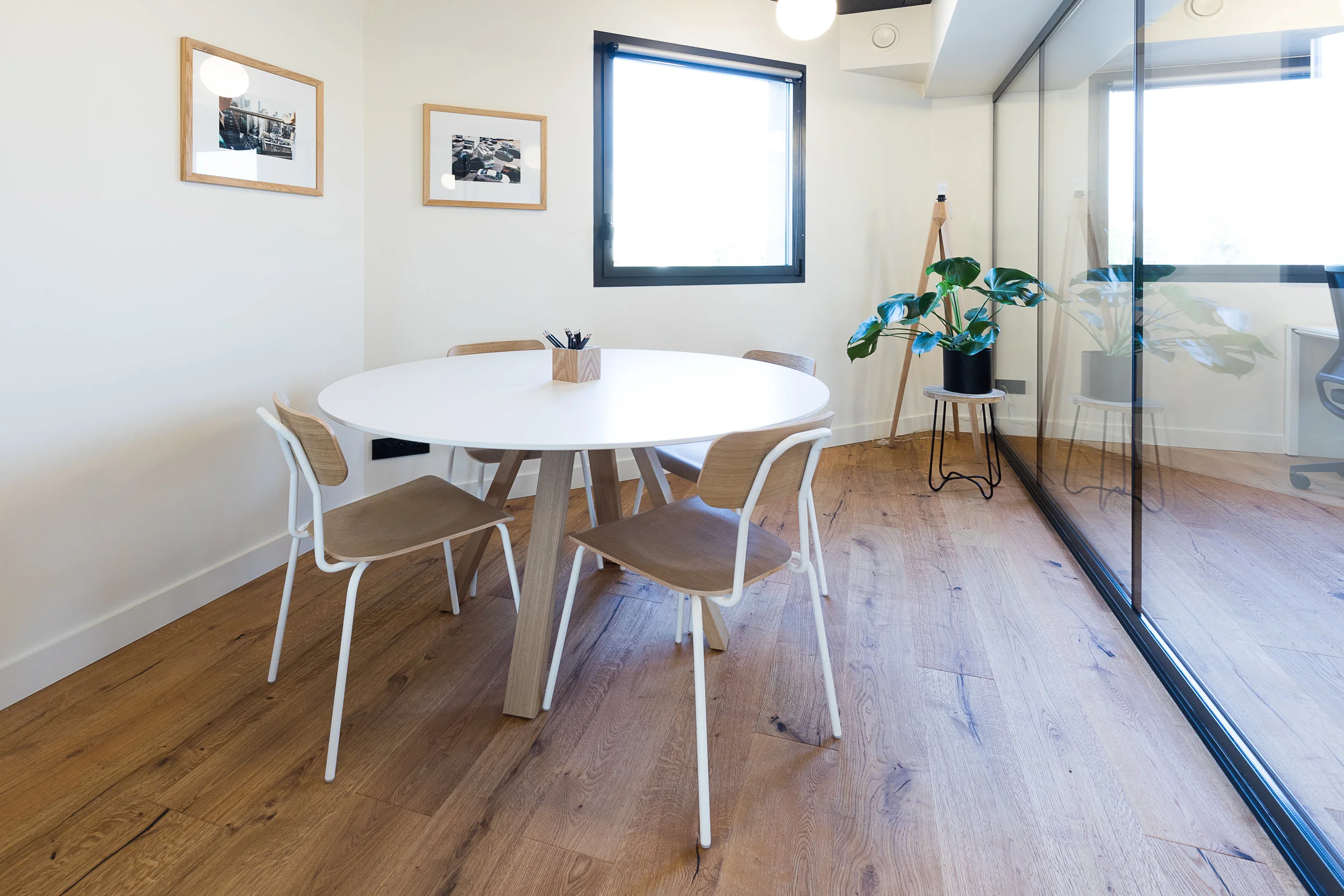 Salle de réunion 4 personnes