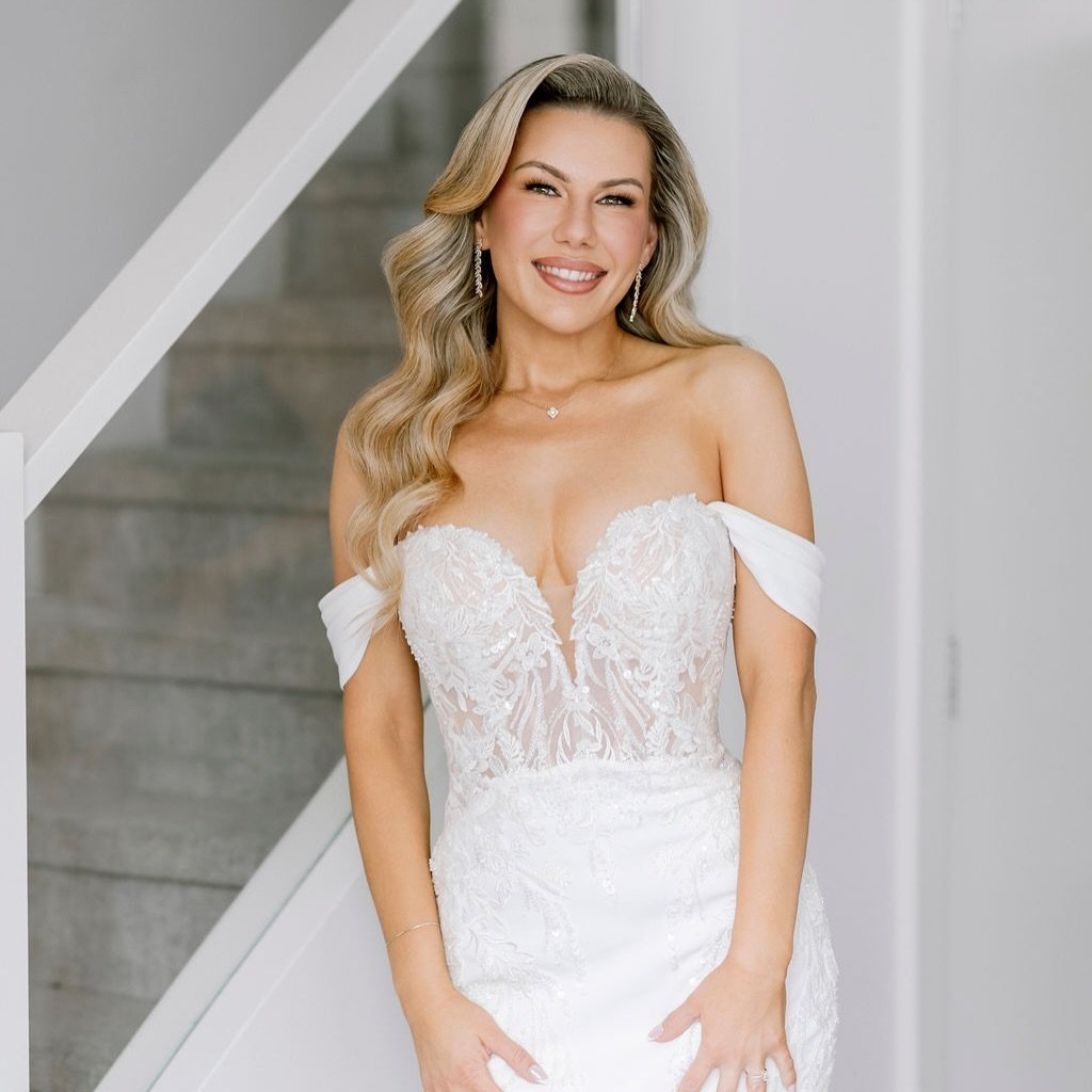 Reminiscing about this wedding morning with our stunning bride whose smile lit up the whole room 🤍

Photos @eves_photocreations 
Hair @bridalhairvancouver 
Makeup @paigegriffithmakeup