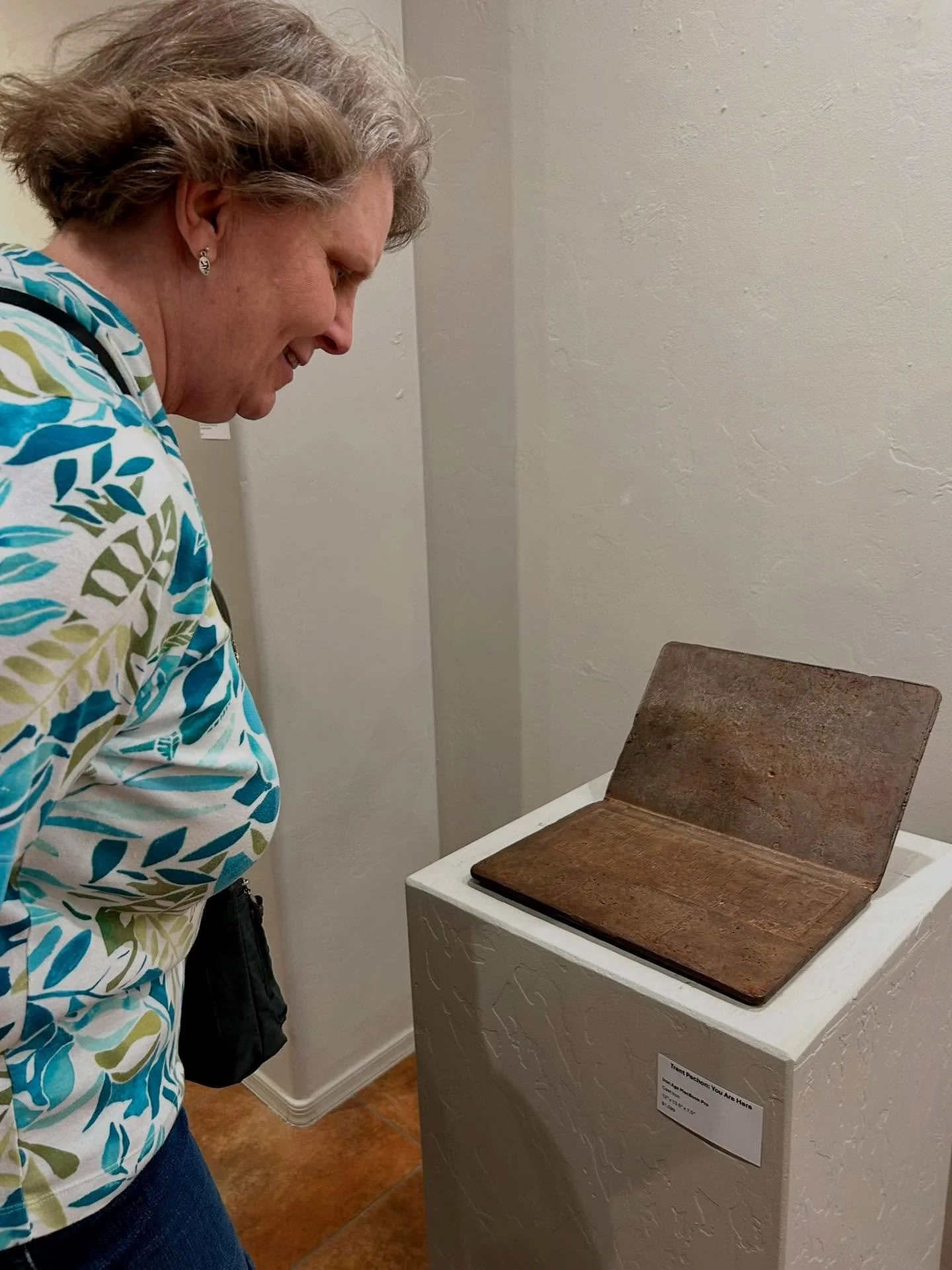 Sue is drawn, naturally, to the Iron Age MacBook Pro cast iron sculpture by Trent Pechon exhibited at Tubac Center of the Arts in Tubac, AZ. #oldtech #madetolast #macbookpro