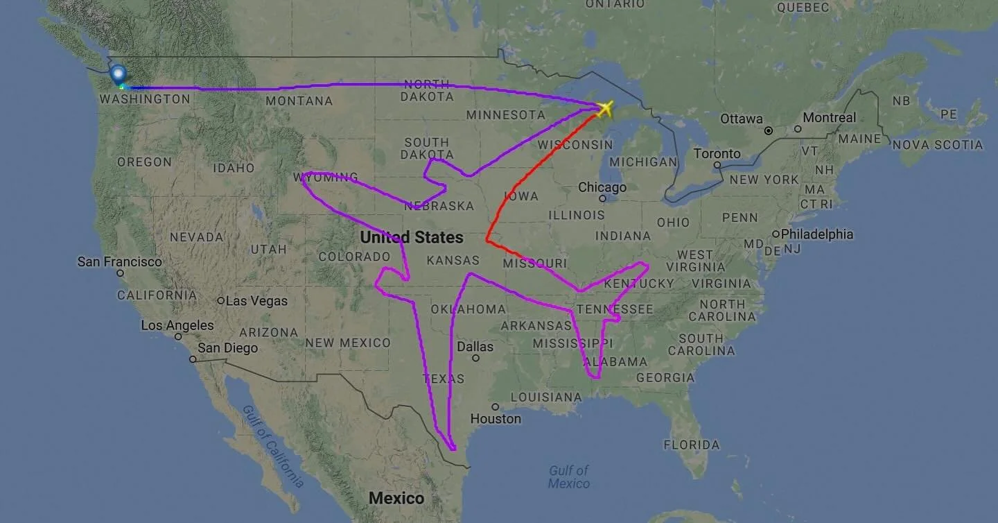 A Boeing 787-8 Dreamliner on an 18-hour endurance test flight, drew an outline of itself over the United States using tracking software. #airtech #softwarefun #notadirectflight