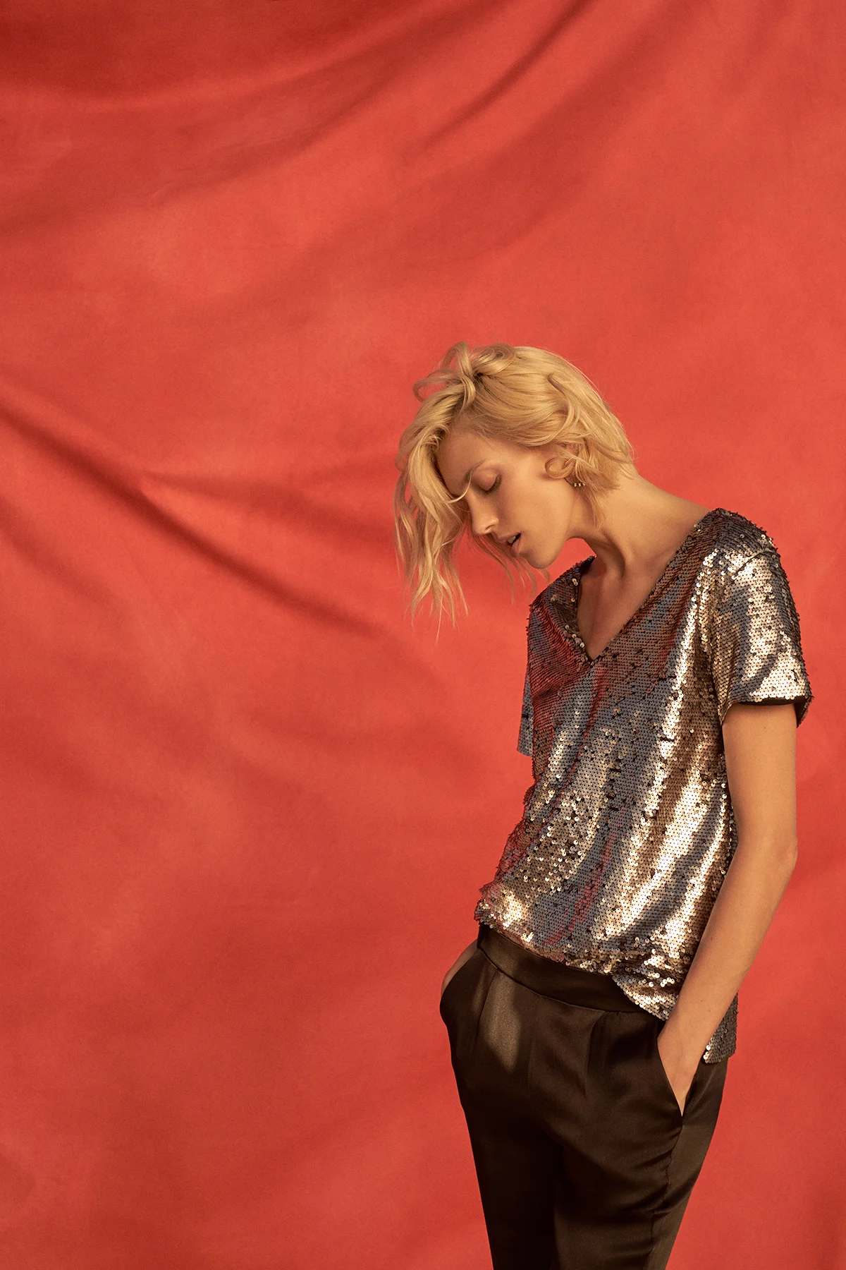 ANTHROPOLOGIE_DEC17_STUDIO_SHOT_11_076_SEQUIN_BLOUSE_post_JR.jpg