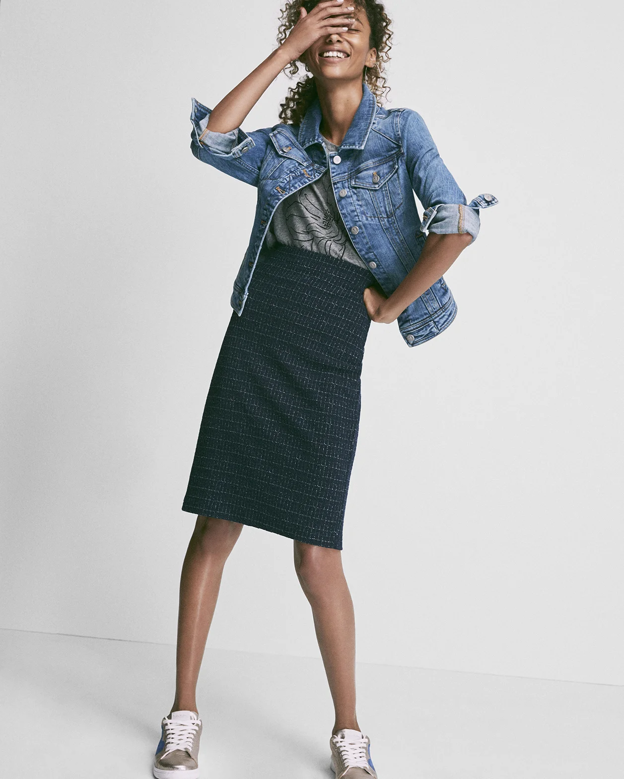 ANTHROPOLOGIE_SEPT17_WEBCREATIVESTUDIO_PHILLY_003_NAVYPENCILSKIRT_015_post_JR.jpg