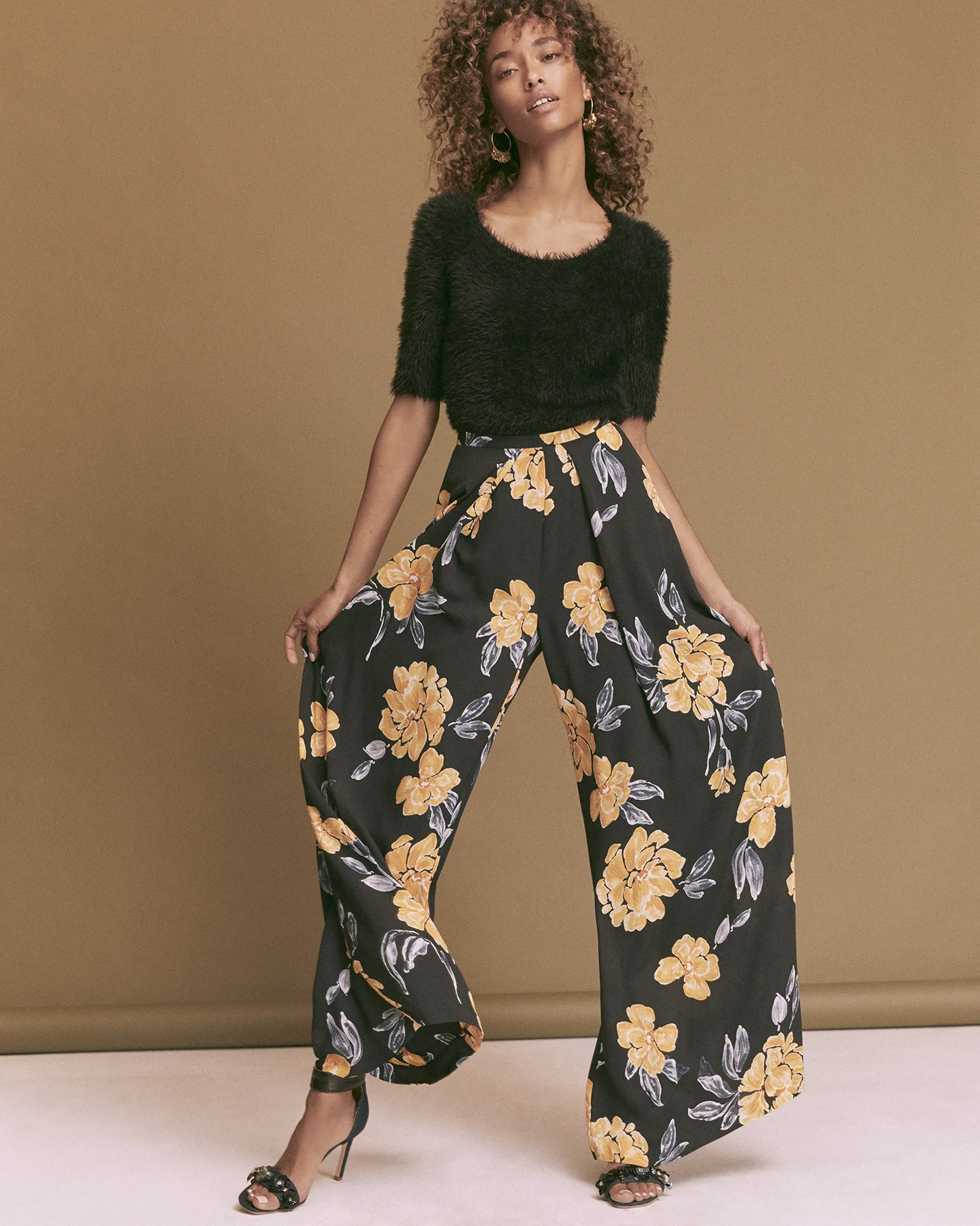 ANTHROPOLOGIE_SEPT17_WEBCREATIVESTUDIO_PHILLY_005_FLOWEREDWIDELEGPANT_106_post_JR.jpg