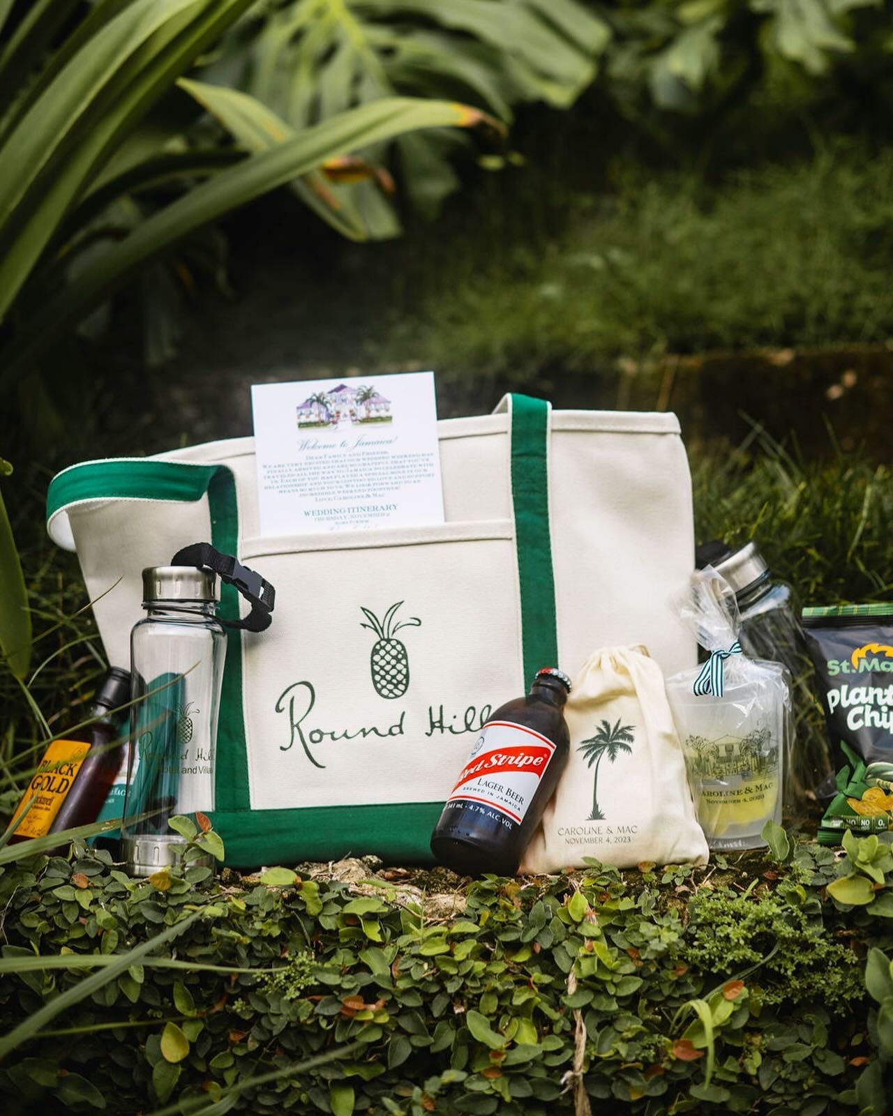 The perfect welcome bag for a destination wedding 🌴

#welcomebags #welcomebag #giftbag #roundhill #roundhillresort #jamaica #jamaicawedding #destinationwedding #wedding #weddingplanner #weddingvenue #weddingvenuedecor #wedddingideas #party #partypla