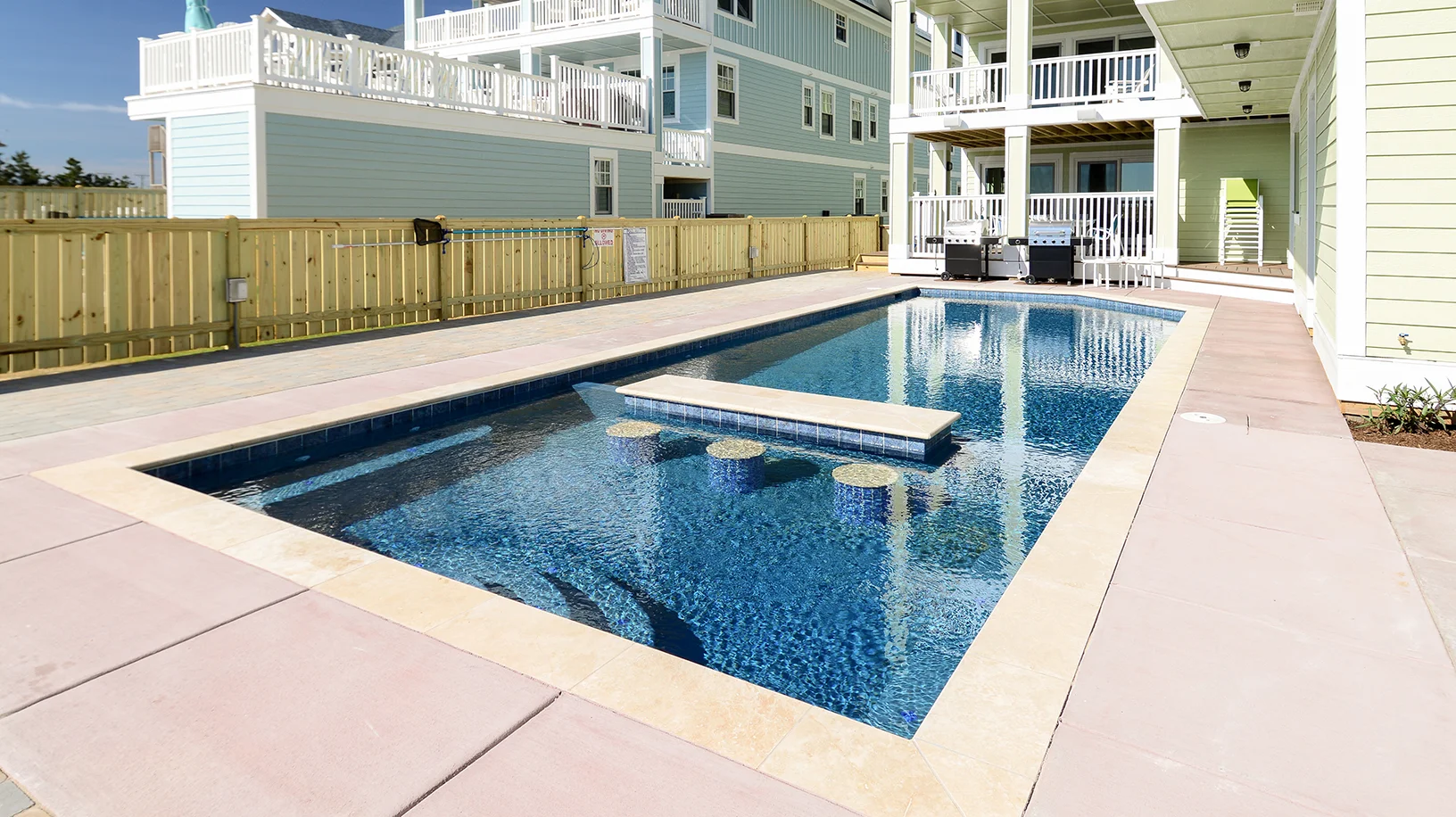 KD1631-pool2.jpg