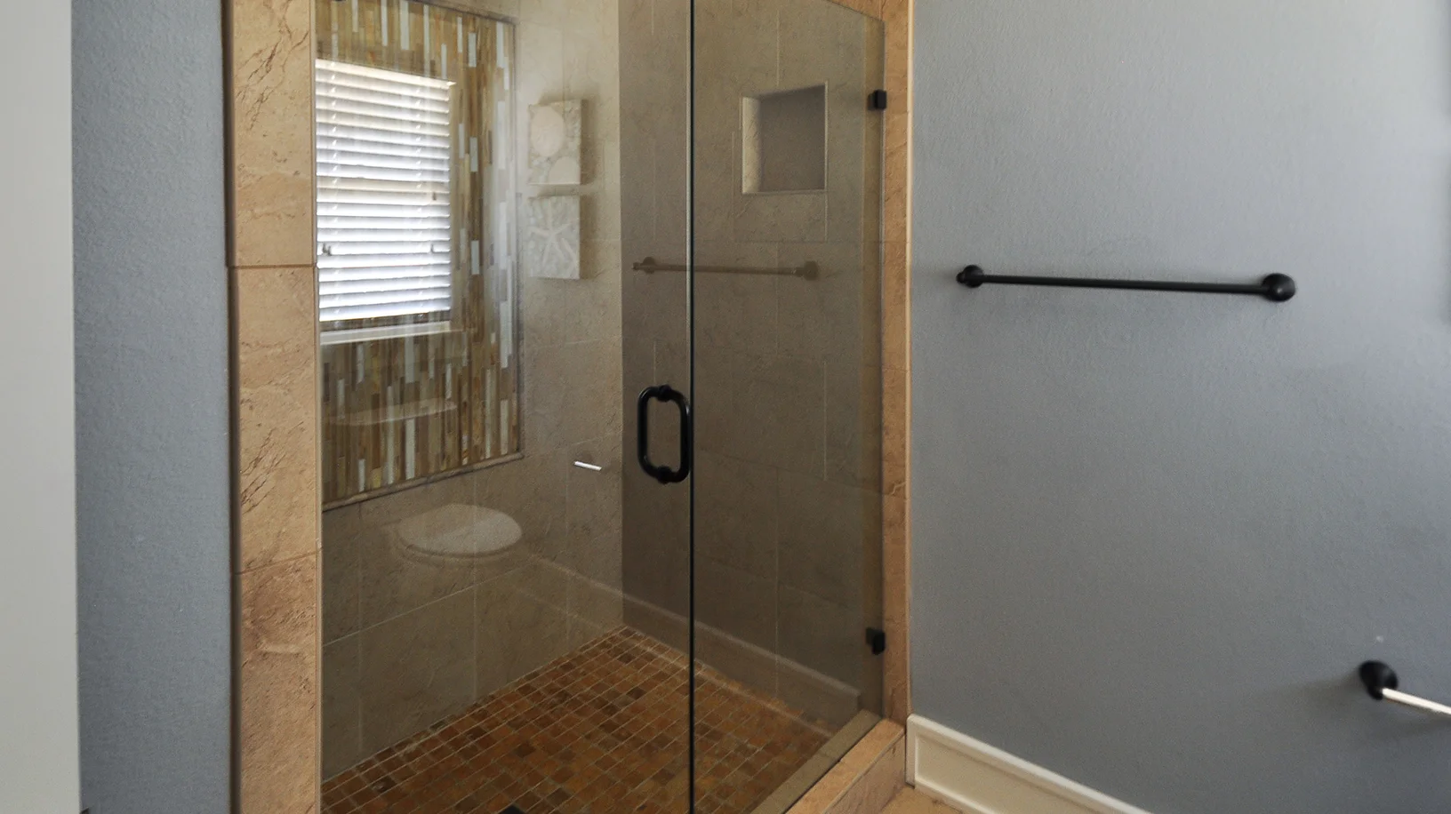 KD1409-br2bath2.jpg