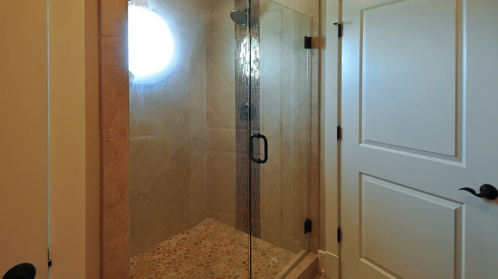 KD1409-br4bath2.jpg
