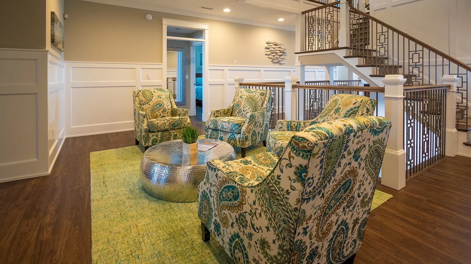 KD1627-L2Sitting.jpg