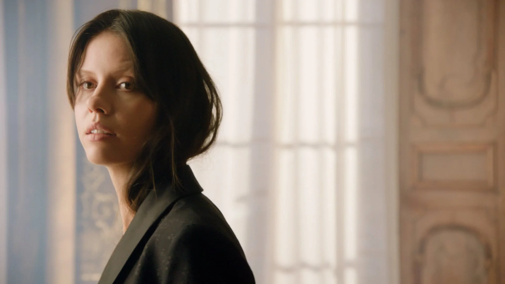 Mia Goth Dior Jewelry Rose des Vents