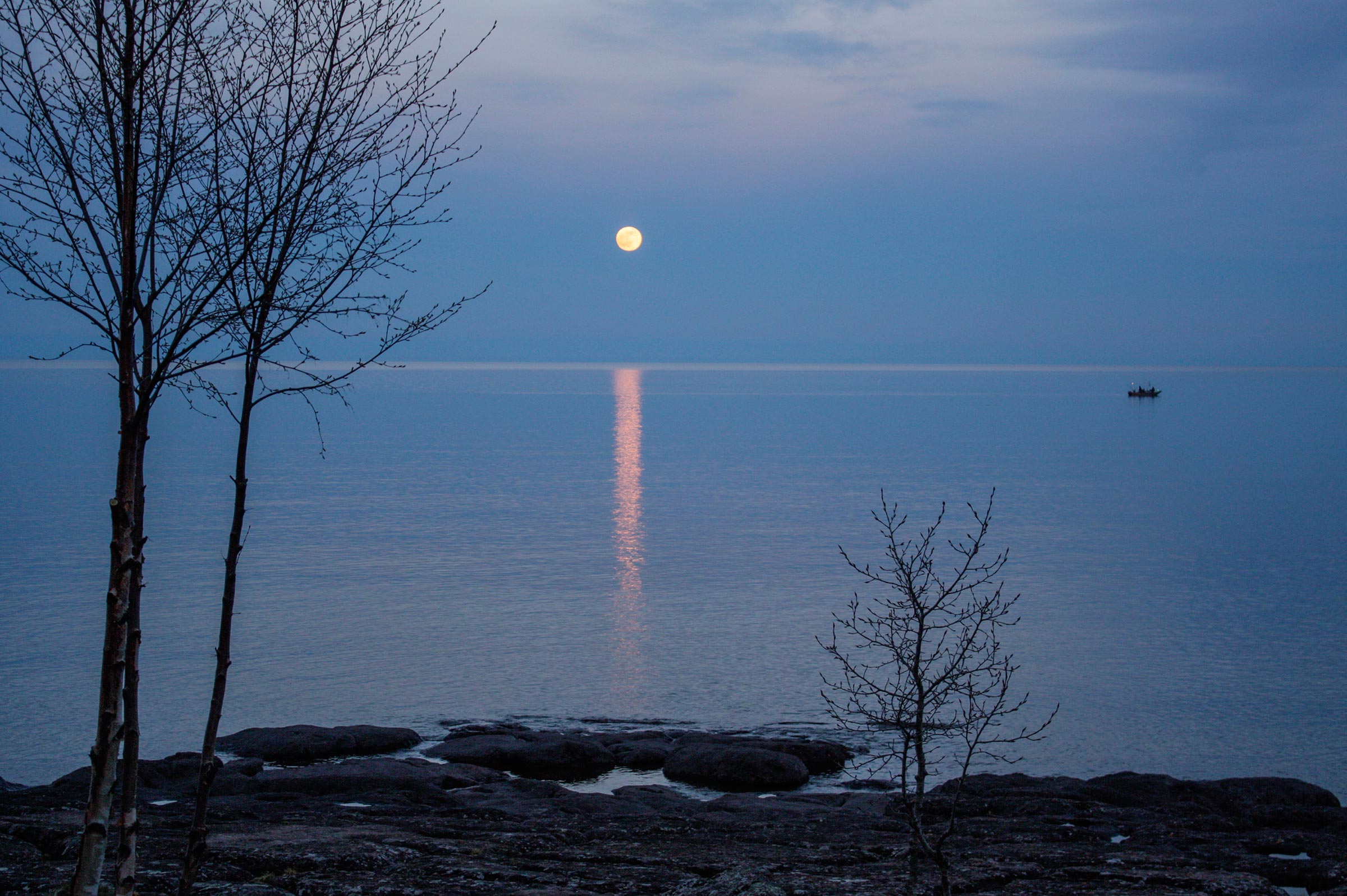 Rising Moon and Tofte charter fishing boat