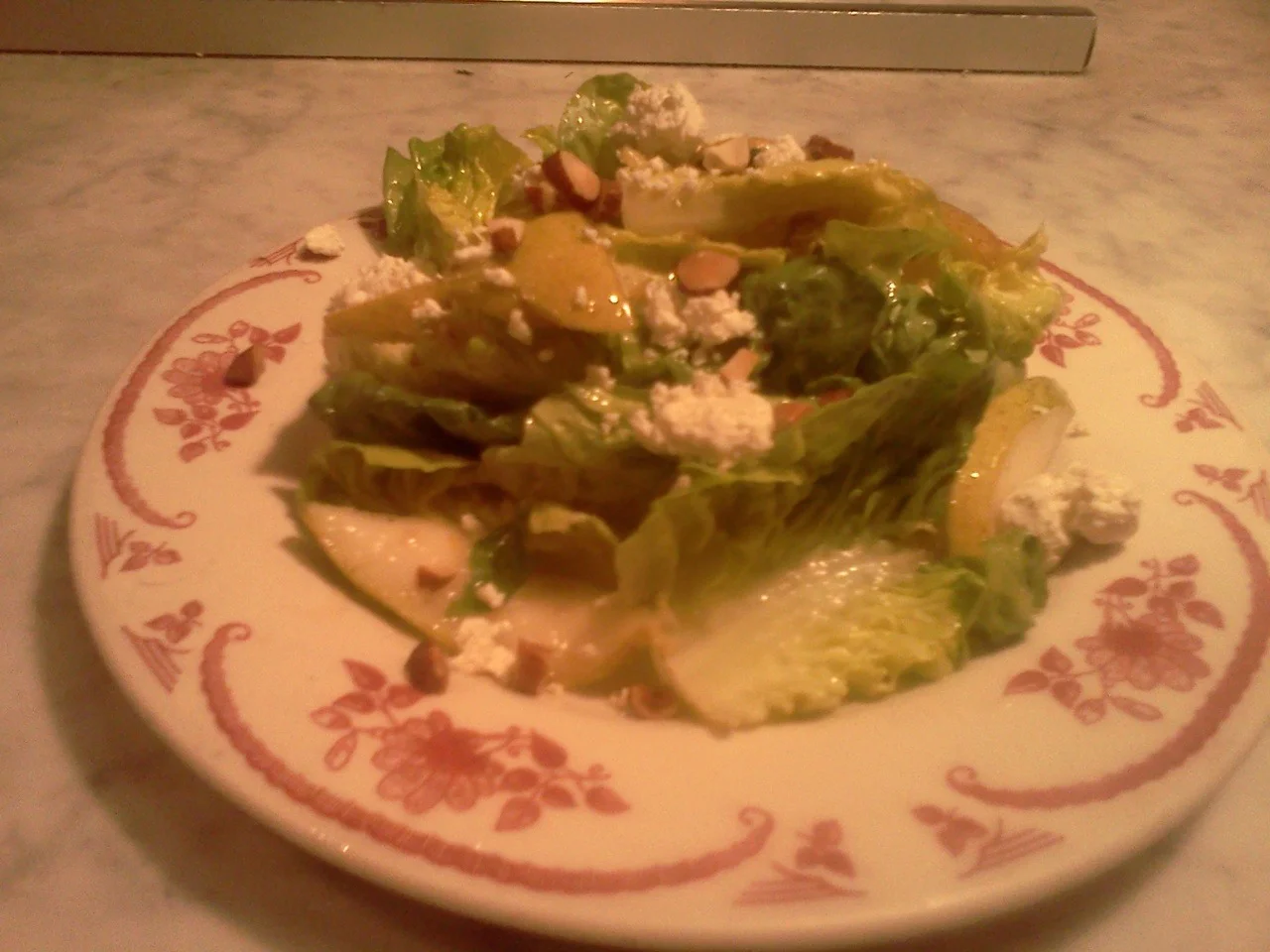 There is always a salad on just about any dinner menu. I ordered the Cesar salad with the dressing on the side and some extra lemon. I used the lemon to dress the salad with a tiny bit of the Cesar dressing. Worked like a charm. You don’t have to stress to eat out.