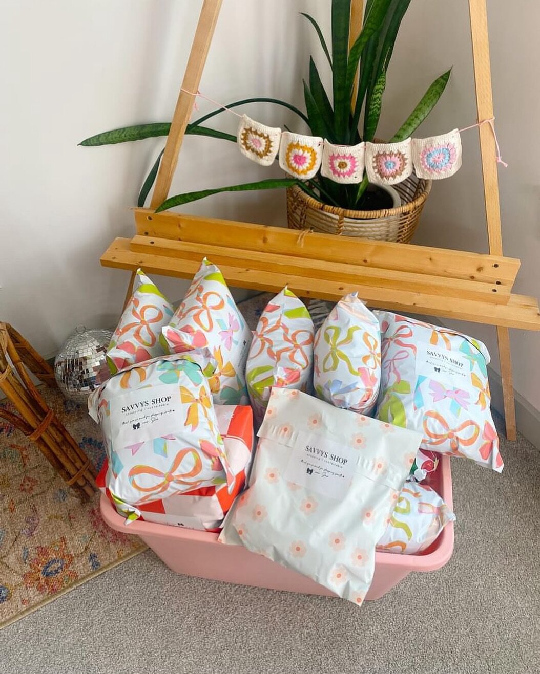 The cutest customer photo by @savvys.shop featuring our Blissful Bows &amp; Dainty Daisy mailers!🎀🌼 

We&rsquo;ve had lots of questions about the bow mailers so wanted to give a little update! They are currently sold out (🤯) but we are working on 
