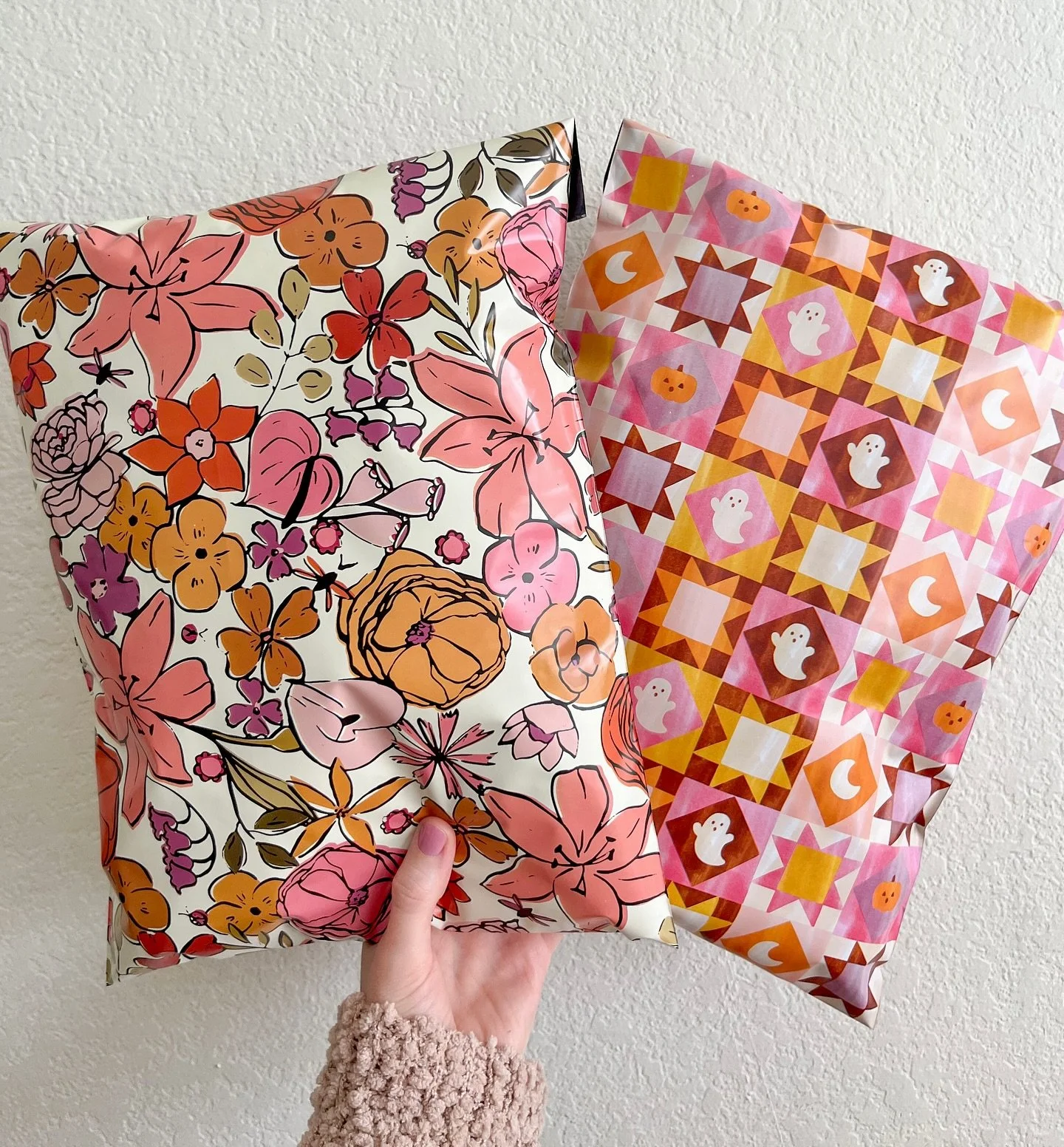 It&rsquo;s time for a GIVEAWAY!🎉 Our fall mailers are launching this Friday and we want to gift a $40 shop credit to use on launch day wooooo!! Here&rsquo;s how to enter:

🎃 Be sure you&rsquo;re following us @shippinghip 
🍂 Like/Save this post
👻 