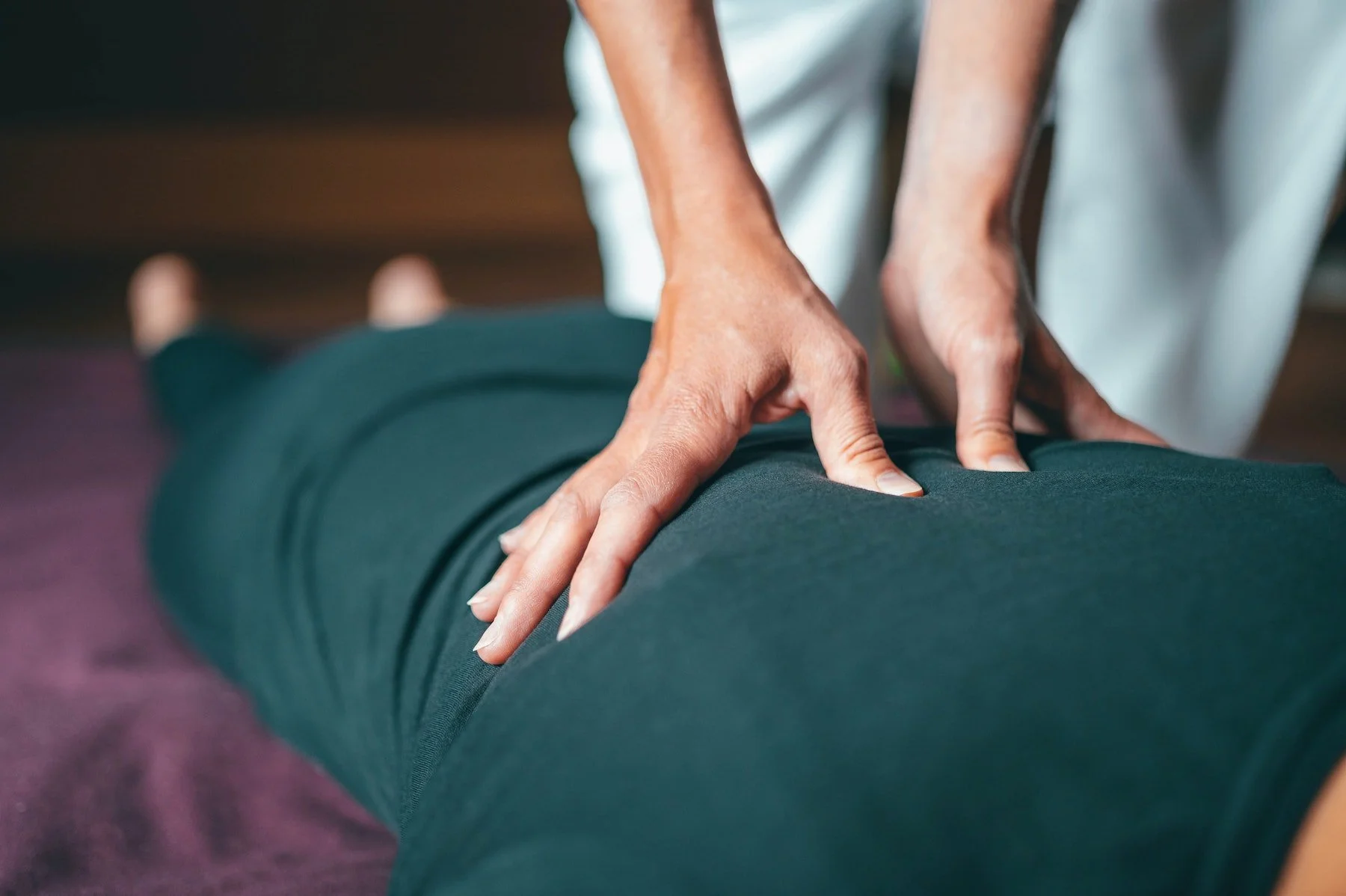 thai-massage-thumb-press-sen