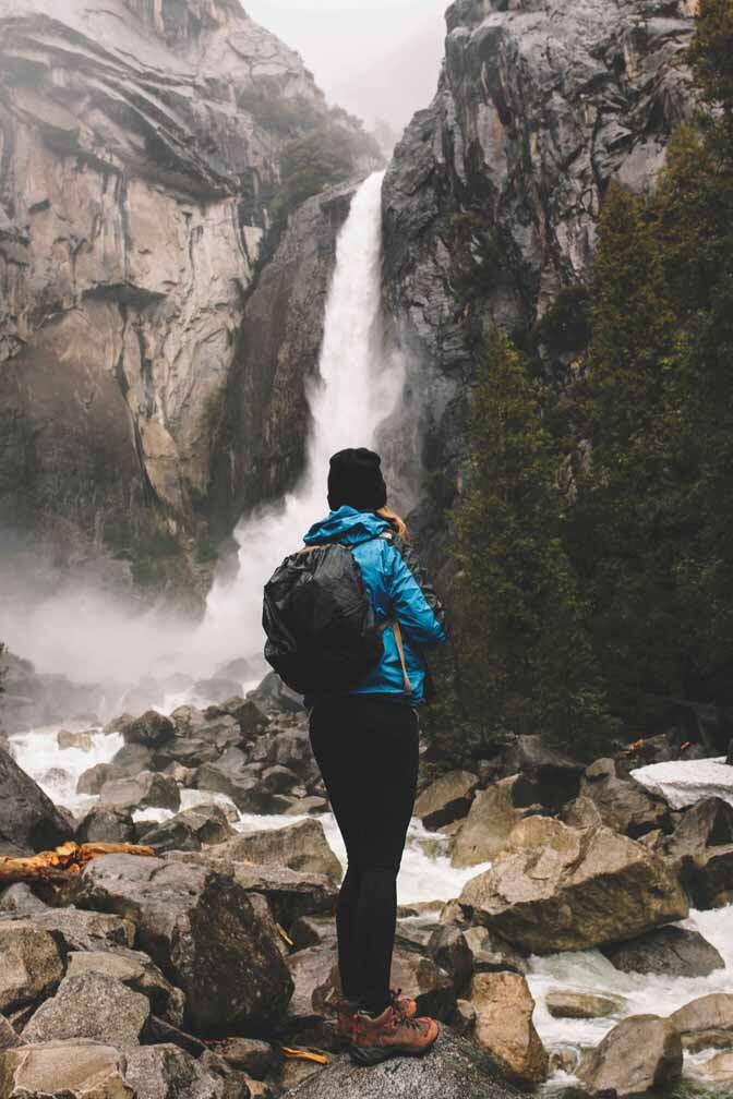 Cute Hiking Outfits for Fall 2019 by Bessie Roaming 