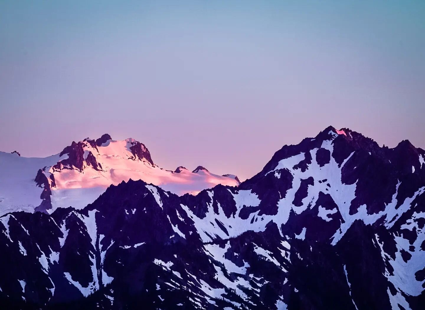 I have a feeling I'm going to be sharing A LOT of mountain photos with y'all #sorrynotsorry 🤣🥰❤️
.
#landscapephotographer #landscapephotography #elopementphotographer #mountains #olympicnationalpark #washingtonelopementphotographer #washingtonexplo