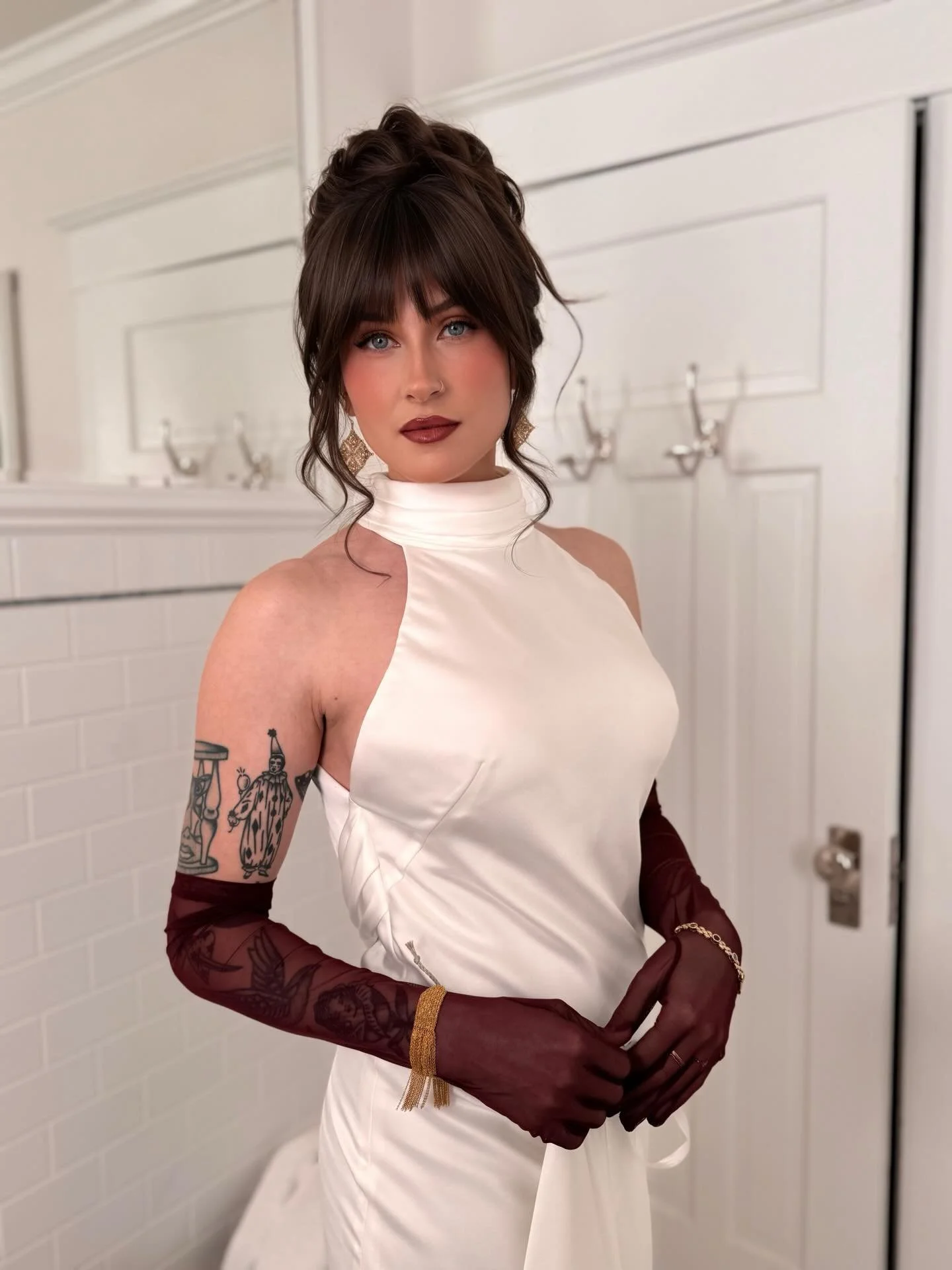 No notes. Just the coolest bride with all the best accessories and the most wonderful girl gang around her. 

What a pleasure Dana! @dvns_rm Thanks so much for having us 🤍
Makeup by the one and only @awnaartistry