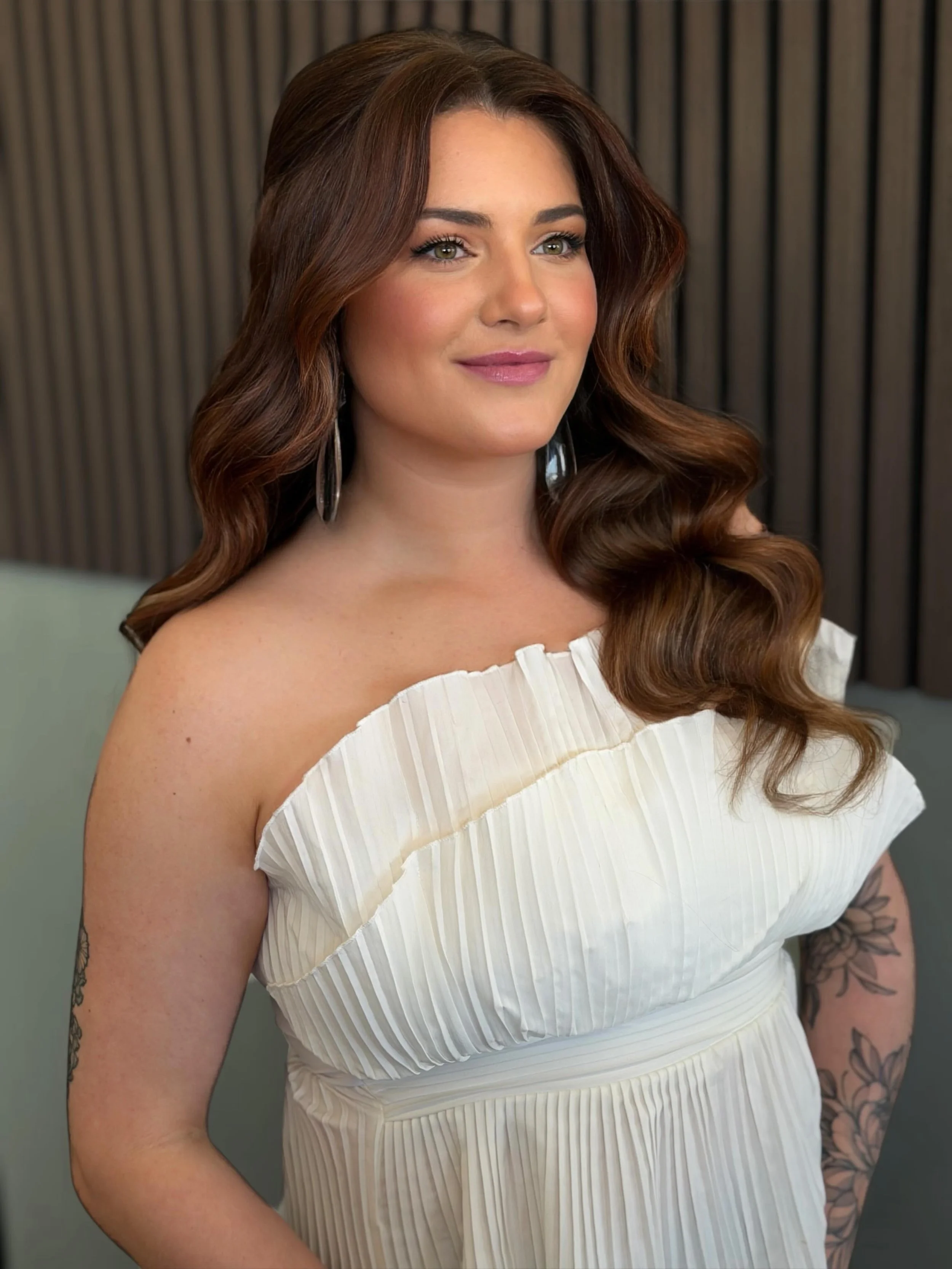 The feedback I hear most after a bridal hair class? &ldquo;I need to use more product!&rdquo;
Knowing what to use, when to use it, how to place your hands and how to keep everything clean and polished. It comes up every single time.

Yesterday at @th