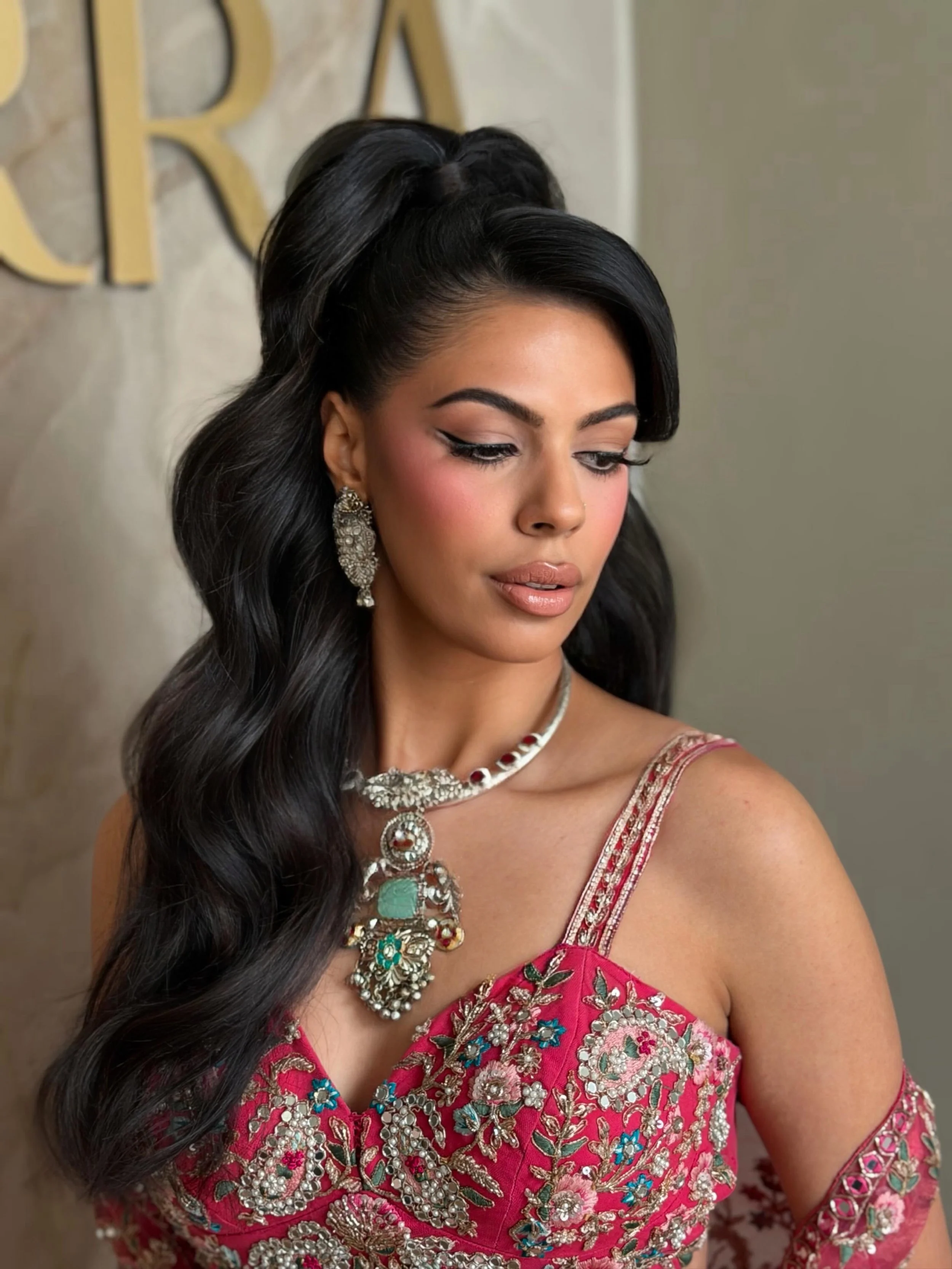 Barbie hair for an iconic Barbie Pink fit 👌🏻

Spent this morning with @nehafatmi glamming the beautiful @_ekygill

Thanks for having me today and have THE BEST TIME celebrating tonight 💃🏼

Cant wait to see more of this look under that amazing pin