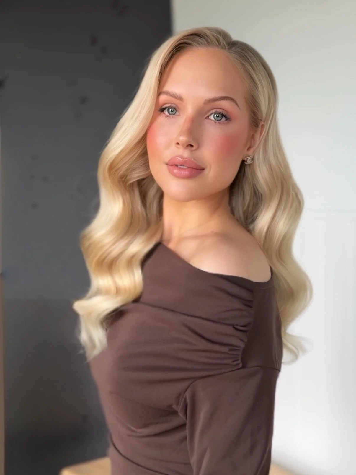 Soft glam waves and this gorgeous face? How&rsquo;d we get so lucky?!

Less serious than a full bridal glam wave but no less stunning. Thank you @mmatleenalaakso for lending me your gorgeous hair to work on and being an absolute gem. 

@gretzieparth 