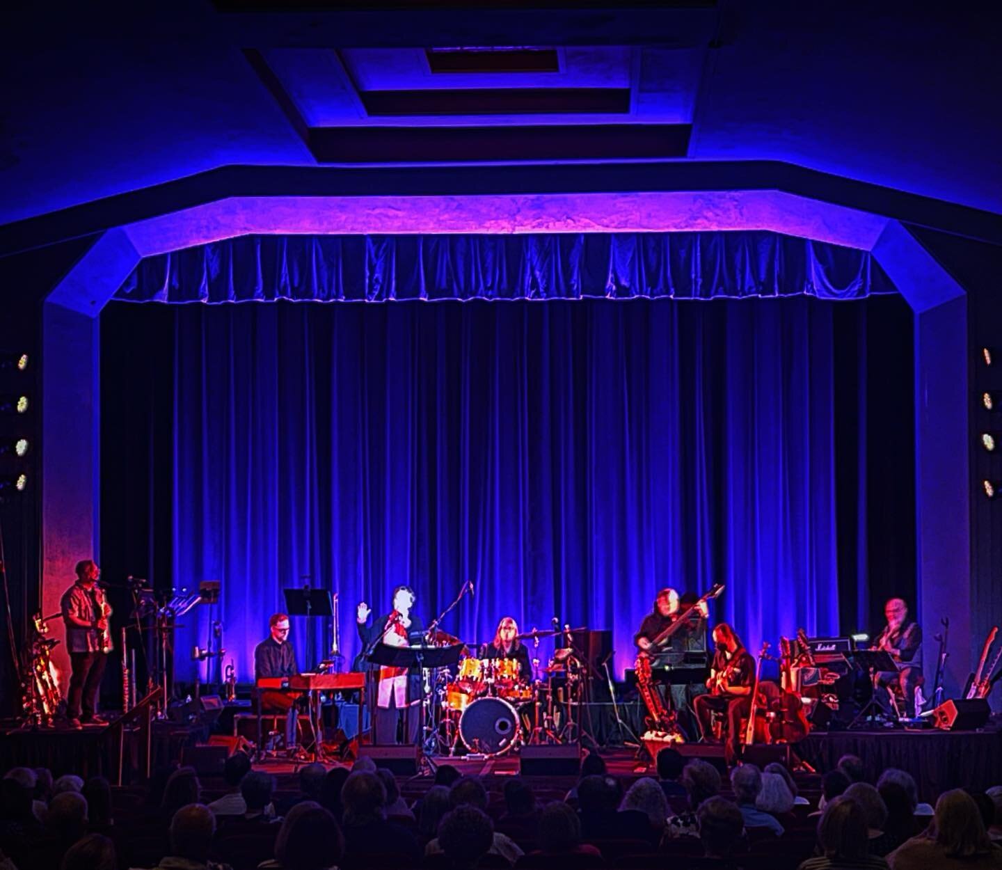 I had a blast working FOH at The Parkway Theater for the Joni Mitchel Tribute, Reckless Daughters. Always fun to work with friends and even more enjoyable to work in a well treated room! Venues that care about sound and acoustics will always be at th
