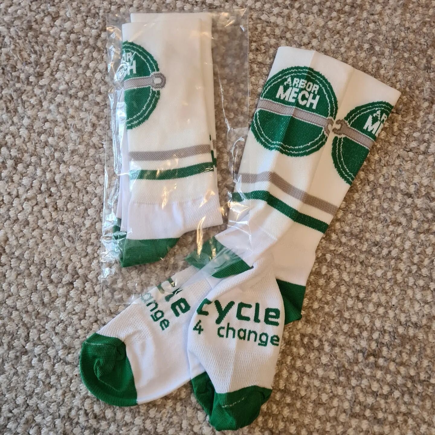 YES! @arbor_mech branded socks 🧦 one of our amazing supporters for 2023 have arrived and have come up a treat thanks to @sokhyte 😍

Looking forward to seeing the riders rock these while turning the pedals in a few week on the Sunny Coast. 

We'll b