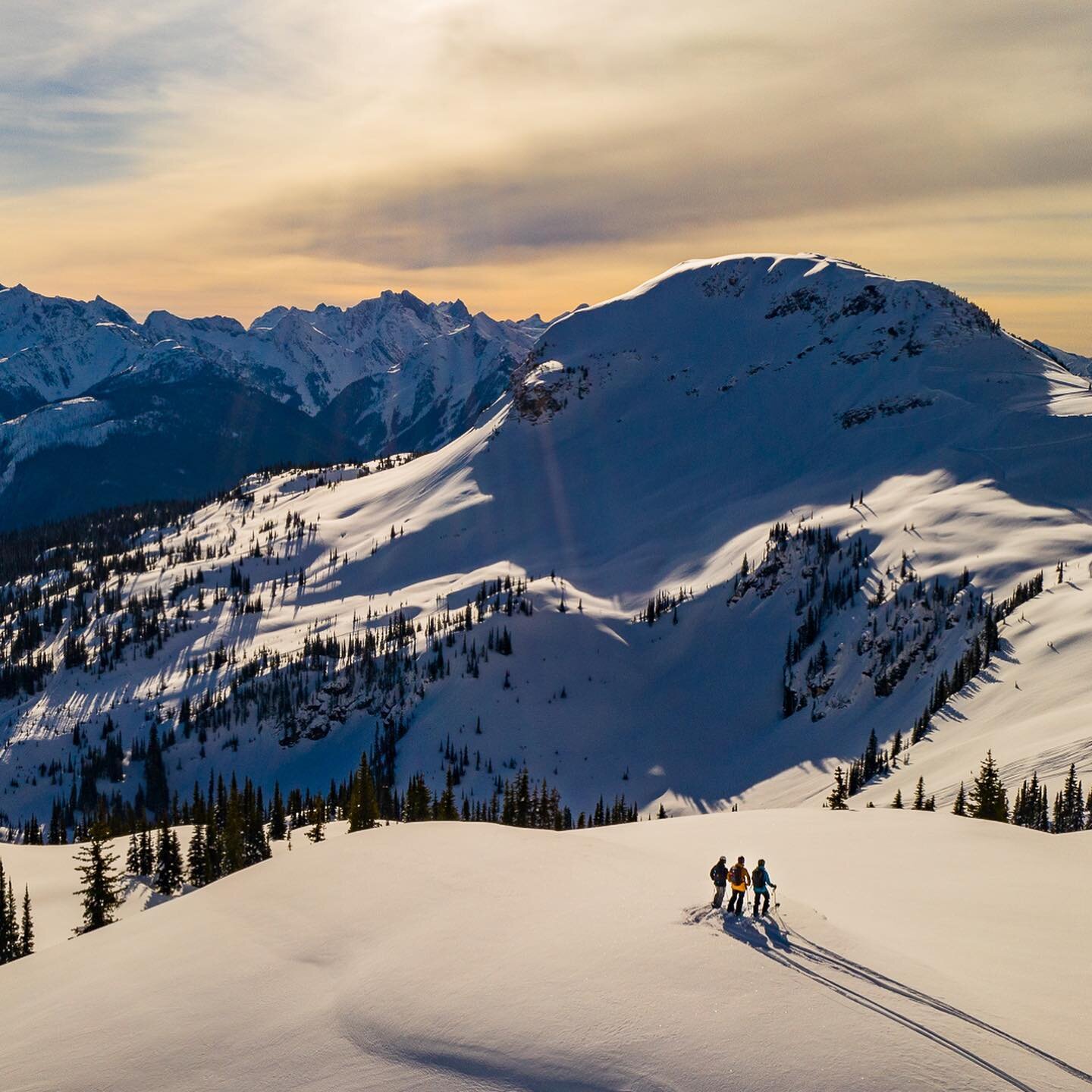 Went to my old stomping ground @monasheepowder this week for a shoot with @katieburrelltv and her besties @carterberton and @dr.laurengoss for @voelklskis 
This place holds so many years of memories for me and I felt like I was welcomed home with nea