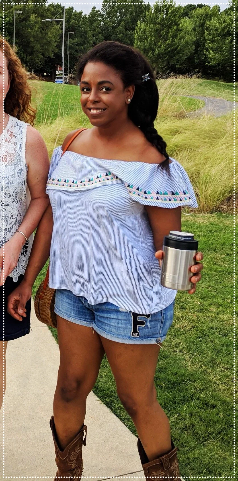 At Voodoo Threauxdown 2018 with my Bali Harvest Round Woven Bag in Raleigh , NC.