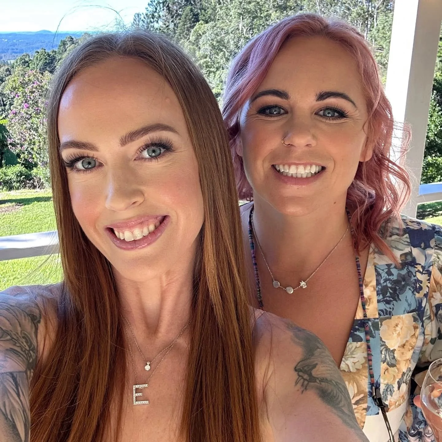 A family affair! When the sun is shining, but it's actually freezinggg 🥶

Nicola, her sister and mum booked me from NSW for their family's wedding at @malenymanor Temps were mid to low teens but you wouldn't know it from these pics ☀️ 
.
.
.
.
.
#su