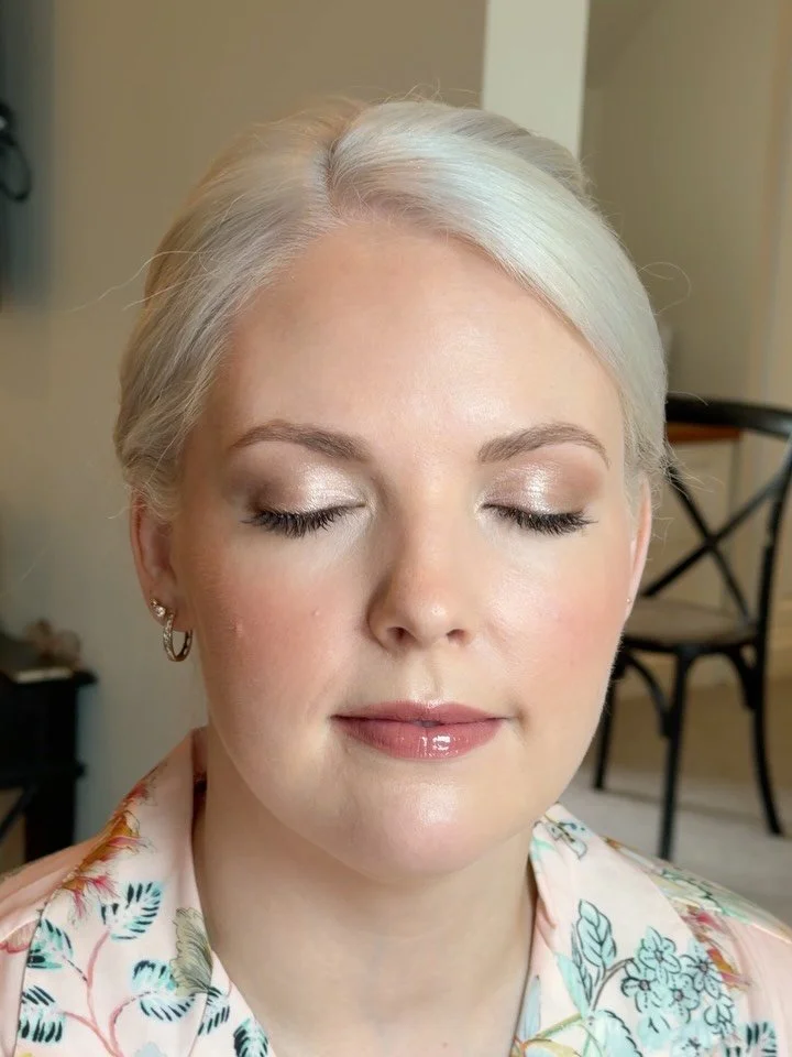 This one is for every bride worried about bad weather on their day ⛈️ Between the rolling fog and the rain outside, Kirby-Rae&rsquo;s wedding day was still so beautiful.

When mist and damp air are part of the day, heavy matte makeup isn&rsquo;t fun 