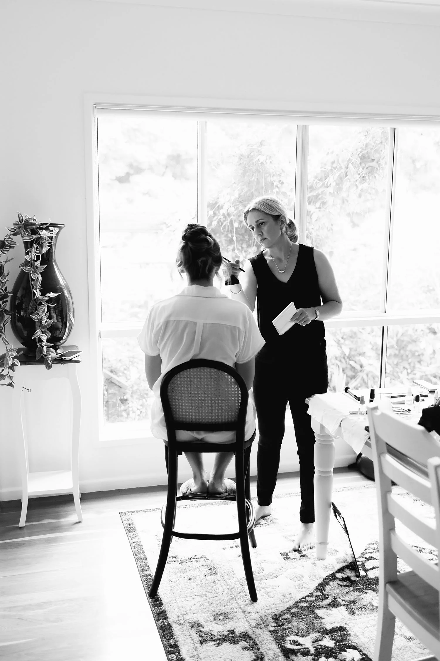 Tasleema Nigh, a Sunshine Coast artist with 25+ years experience, applying a refined bridal makeup look.