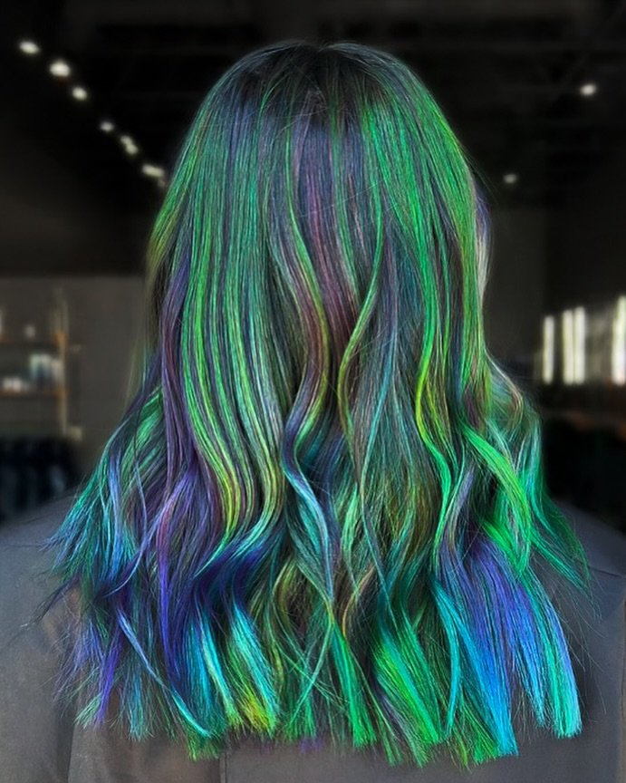 Oil Slick&rsquo;d 🖤🦚🪲🧞
.
.
HAIR by @dallanxhof 
Using @crazycolorpro 
#HOFsalon
#HausOfFlint
#VividHairColor
#OilSlickHair
#FunHairColor
#SaltLakeCityHairSalon
#UtahHealthyHair
#DopeHairColor
#FreedomToBe