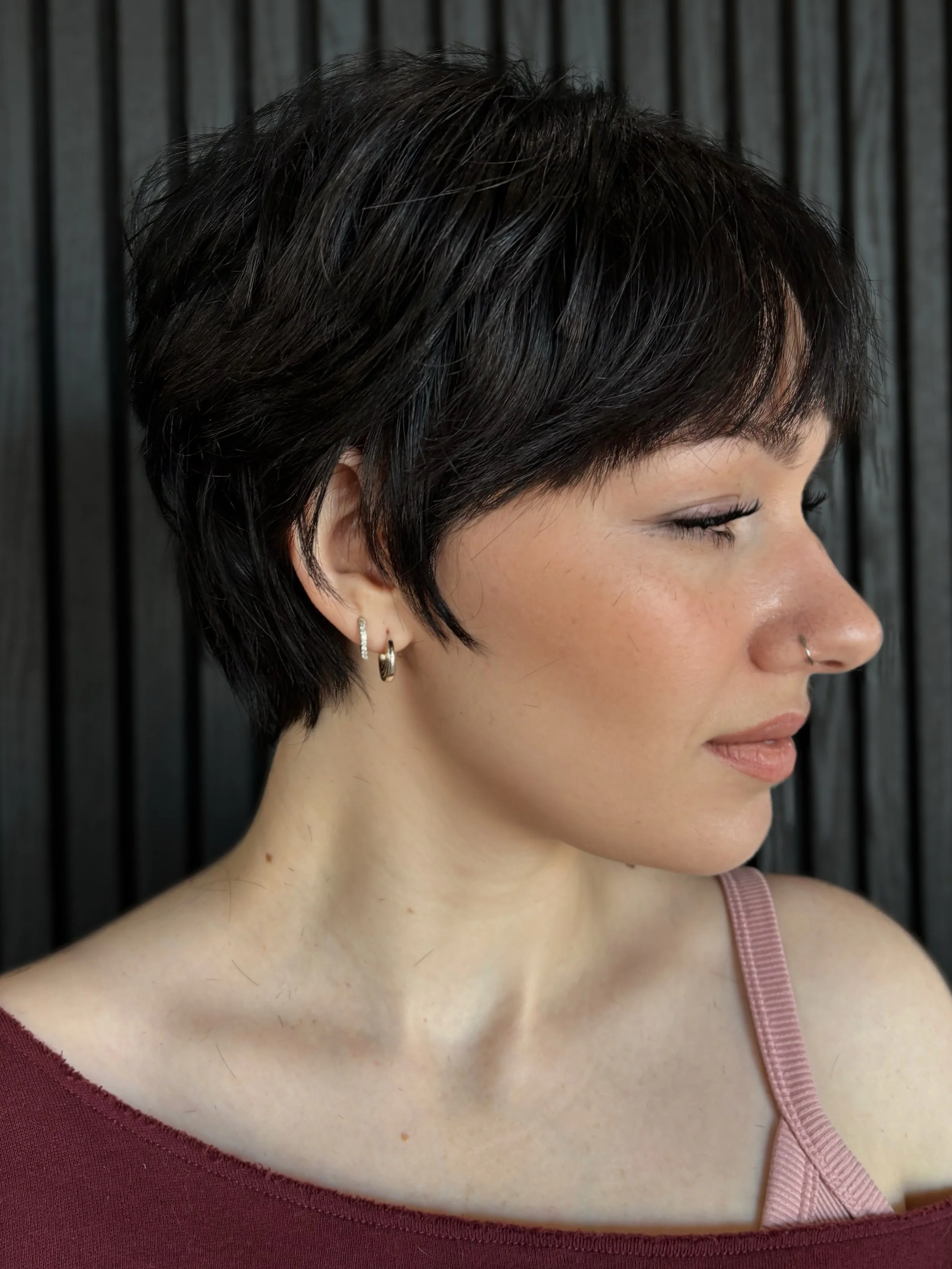 Fix-ied with a Pixie 🪄
SWIPE>>>to see the starting point. 
.
.
HAIR by @gwen.e.unfiltered 
#HOFsalon
#AltHairSalonUtah
#PixieHaircuts
#ShortSummerHair
#SLCHairSalon