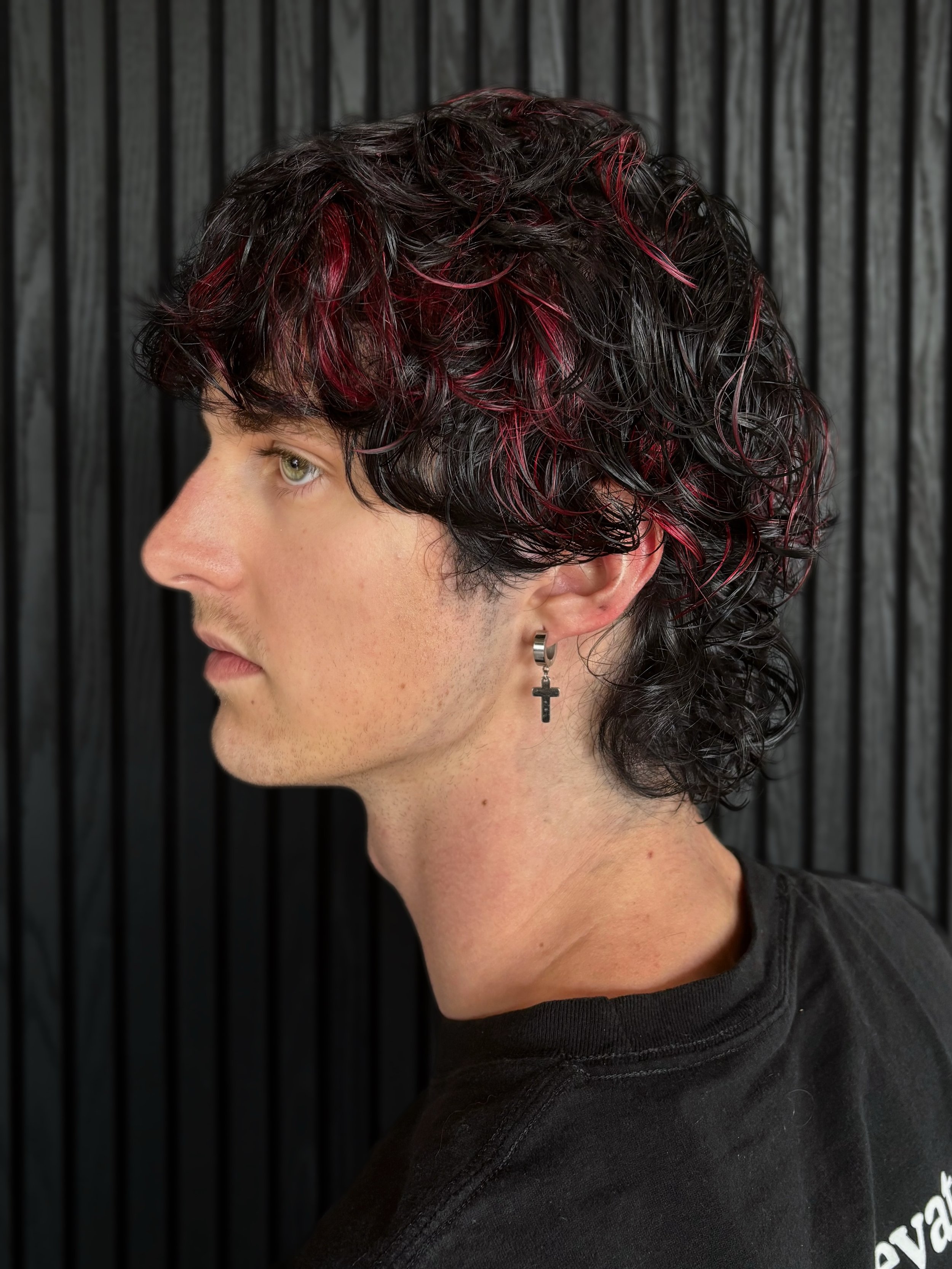 Alt Cut &amp; Color for Alt baddies ❤️&zwj;🔥🤘🏽
.
.
HAIR by @gwen.e.unfiltered 
#HOFSalon
#AlternativeHairSalonUtah
#AlternativeHairstyles
#BlackAndRedHair
#HausOfFlint
