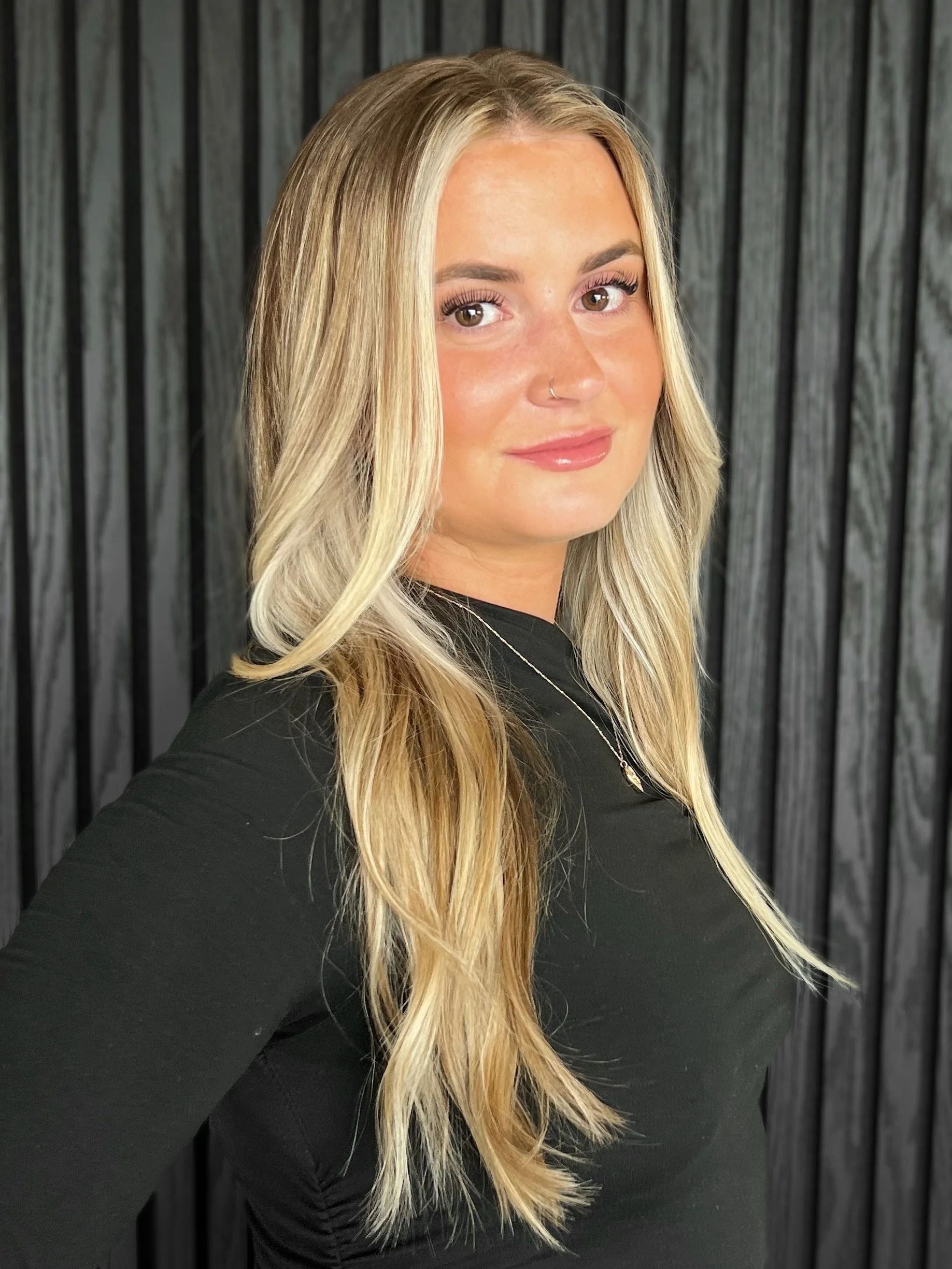 Glimmer &amp; Glow ✨💡
HAIR by @hairhippiesteph 
Creative Space - HOF Salon
.
.
These pictures show a lived-in color refresh with highlights, a money piece and face framing layers. Bright but warmer gold tones in the hair. 
#HausOfFlint
#AlternativeH