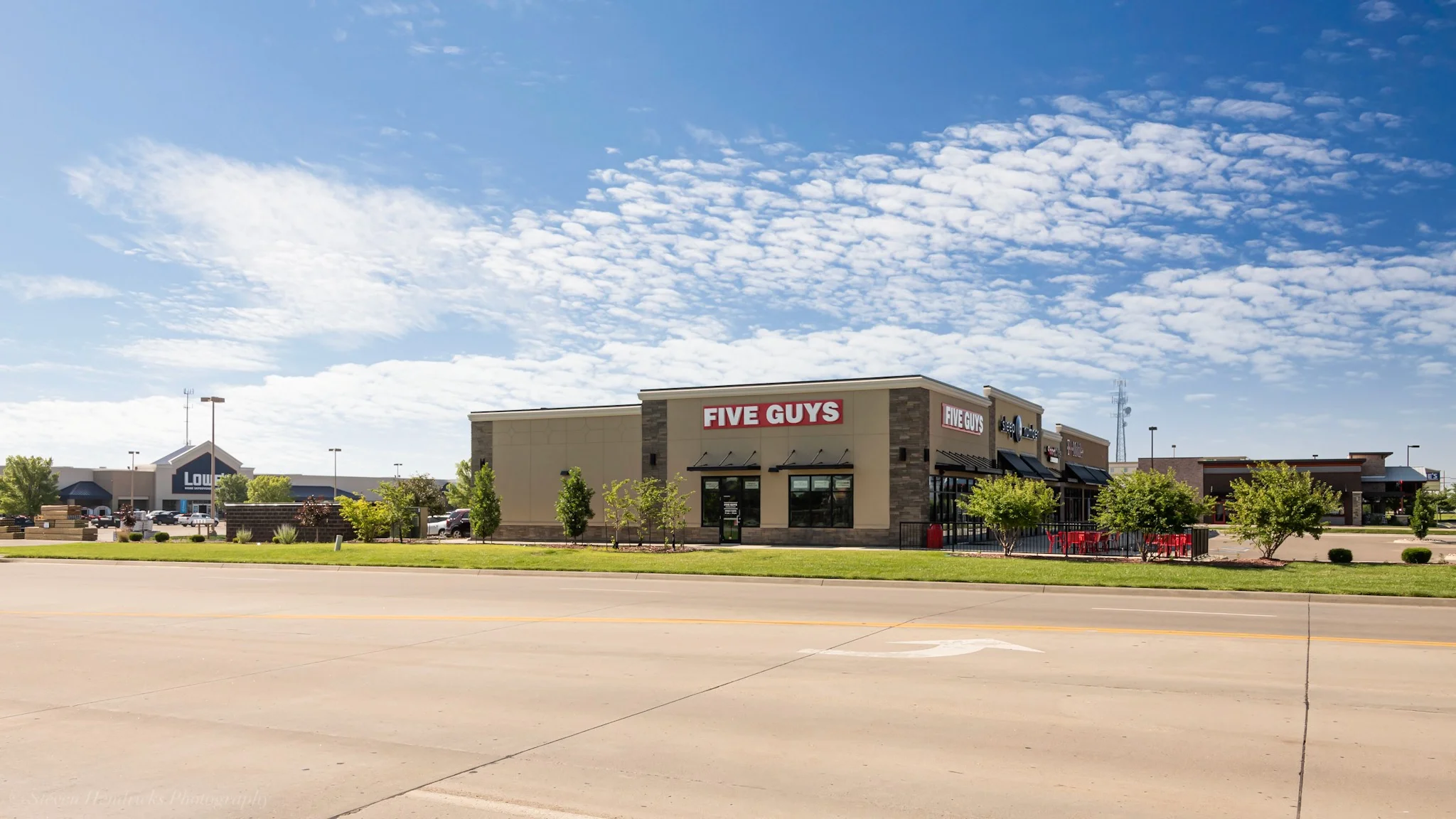 Left side with Lowes store