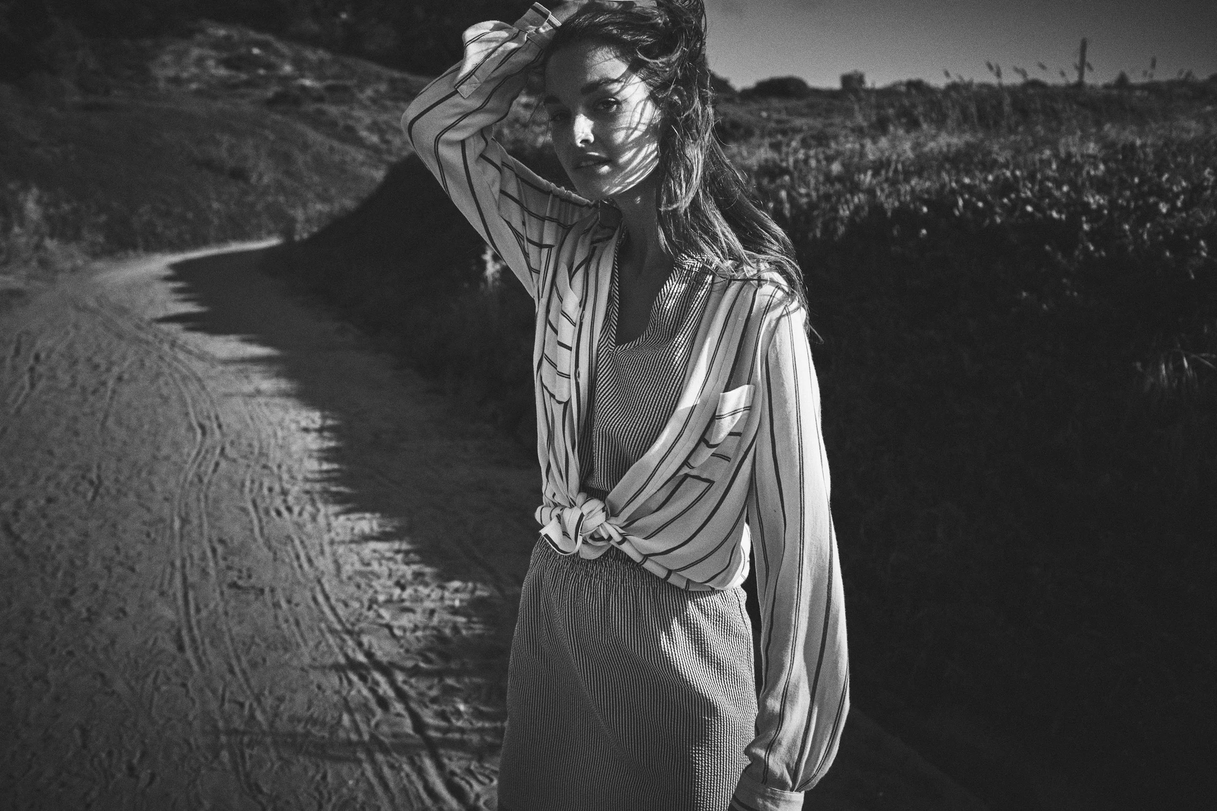 LOOK_14_0187 BW.jpg