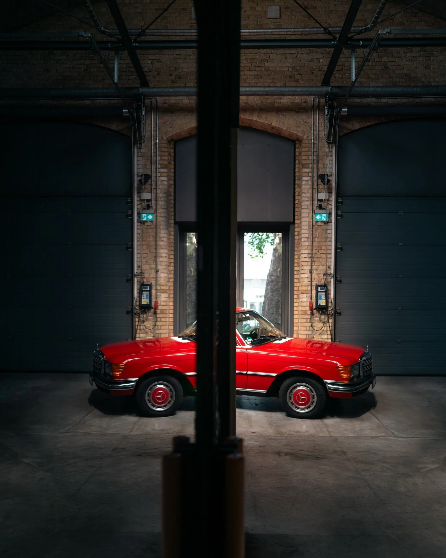 Wheels of Berlin 

#carsofberlin #classicremise