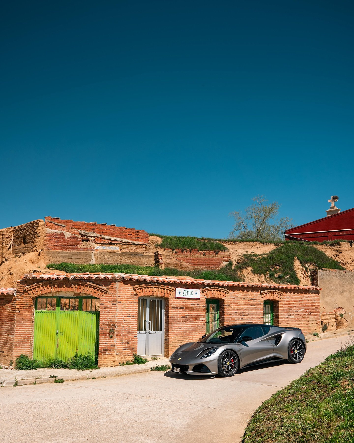 Lost in the Lotus 🗺️

#lotus #emira #lotuscars