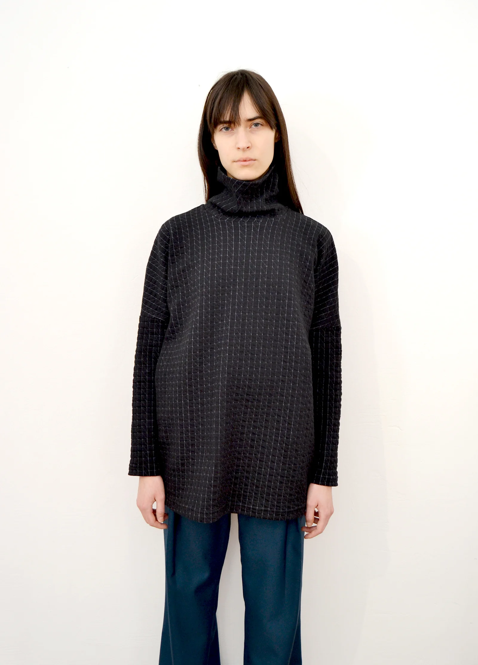 sweater kubrik front.jpg