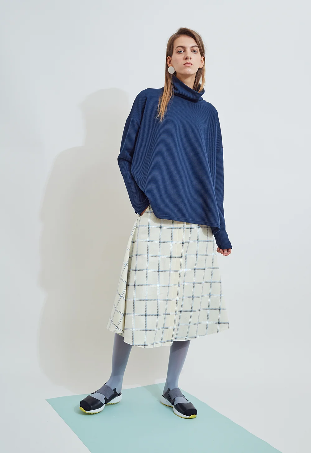 Look8 Pullover Phi front.jpg