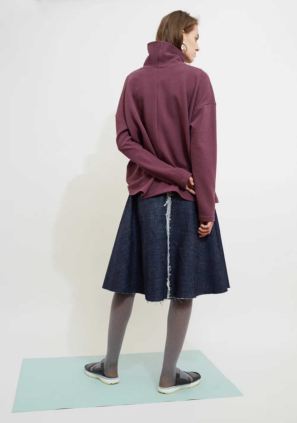 Pullover Phi wine back.jpg