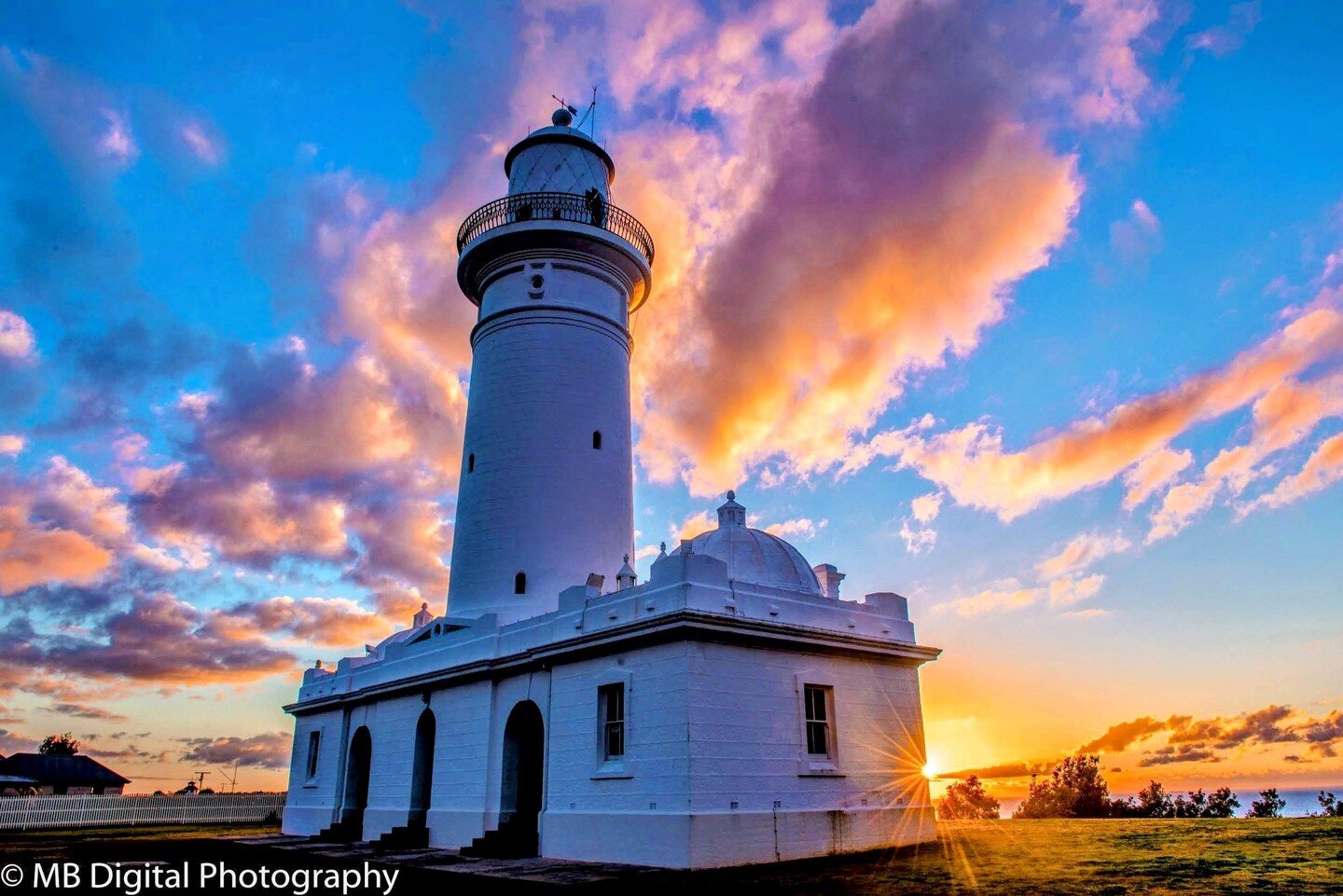 Hello sunshine!
The only kind of sunrises I don't like are the ones that I missed!
Sunrise at Macquarie Lighthouse, Vaucluse. This is Australia's first lighthouse right here in the heart of Sydney. I love going here in the mornings to be free, breath