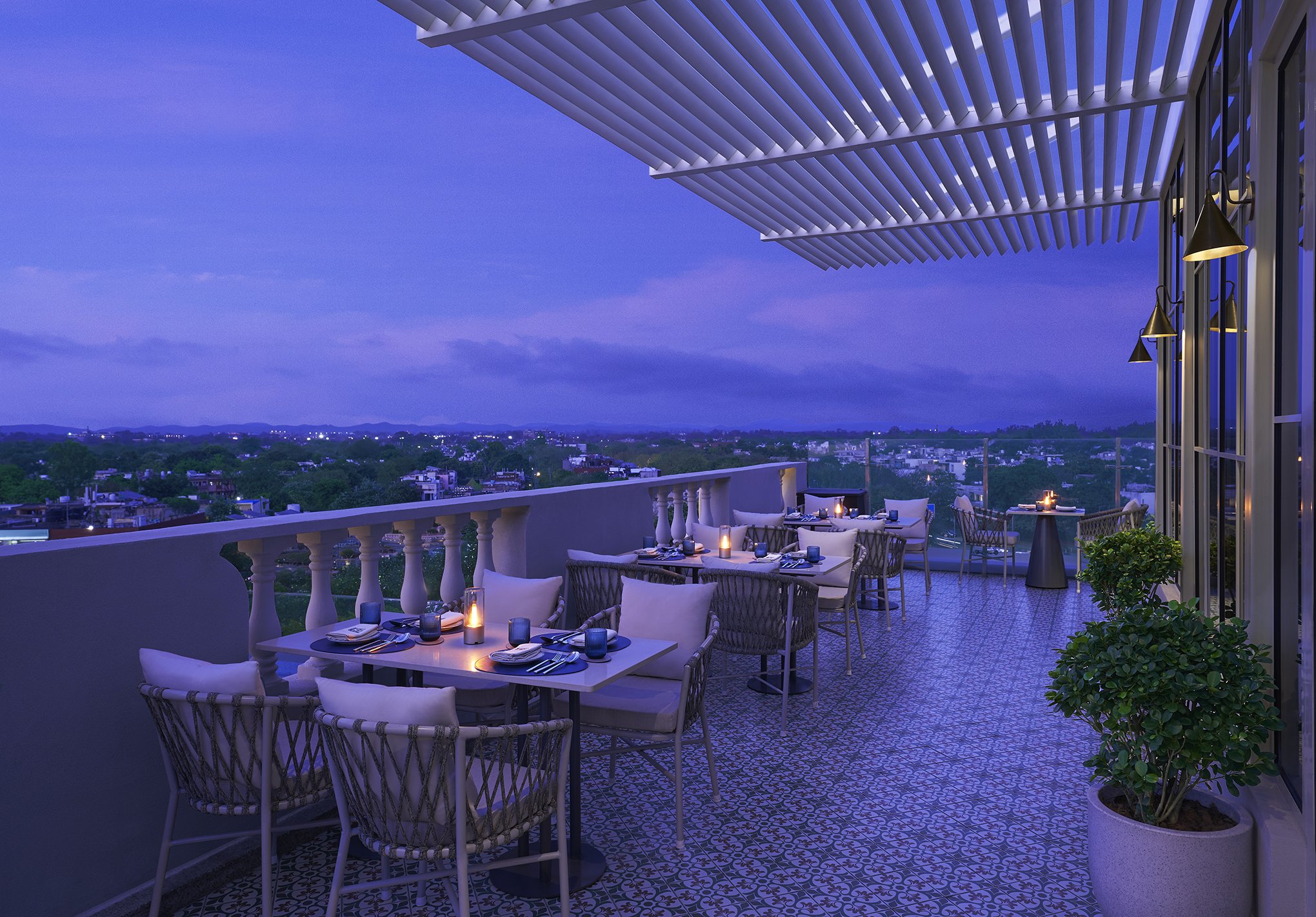 JW_IXCJW_Brisa Restaurant_Outdoor Seating.jpg