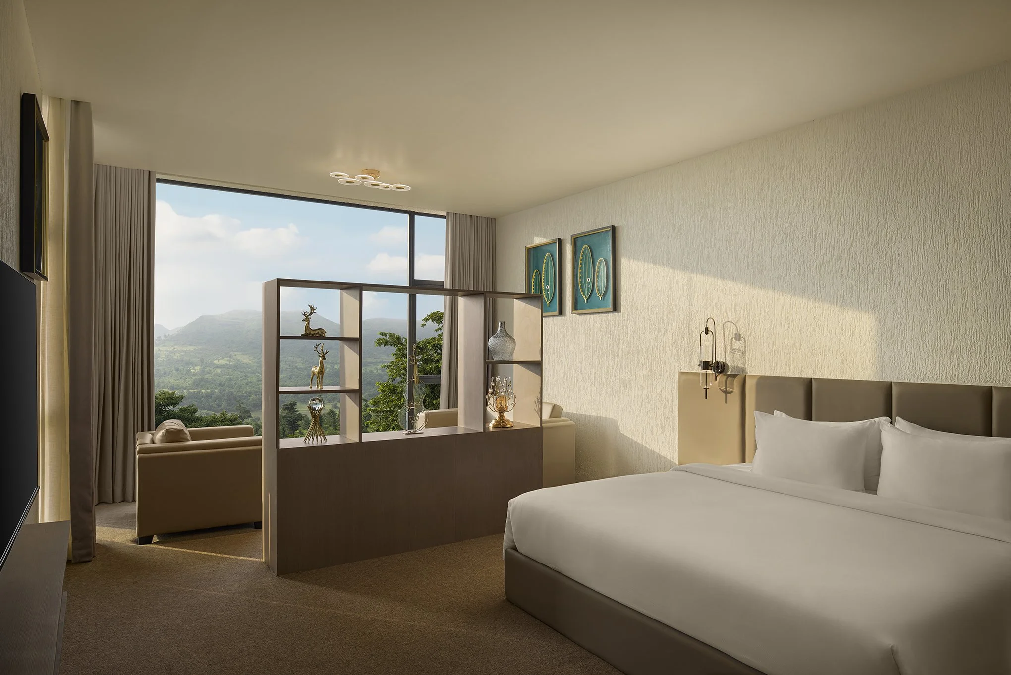 ISKFH _ HazelSuite_King_SUIT.jpg