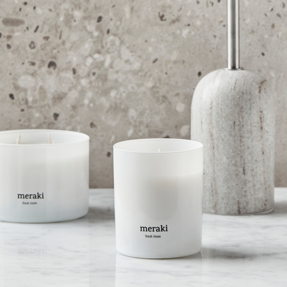Fresh Linen Scented Candle - Meraki